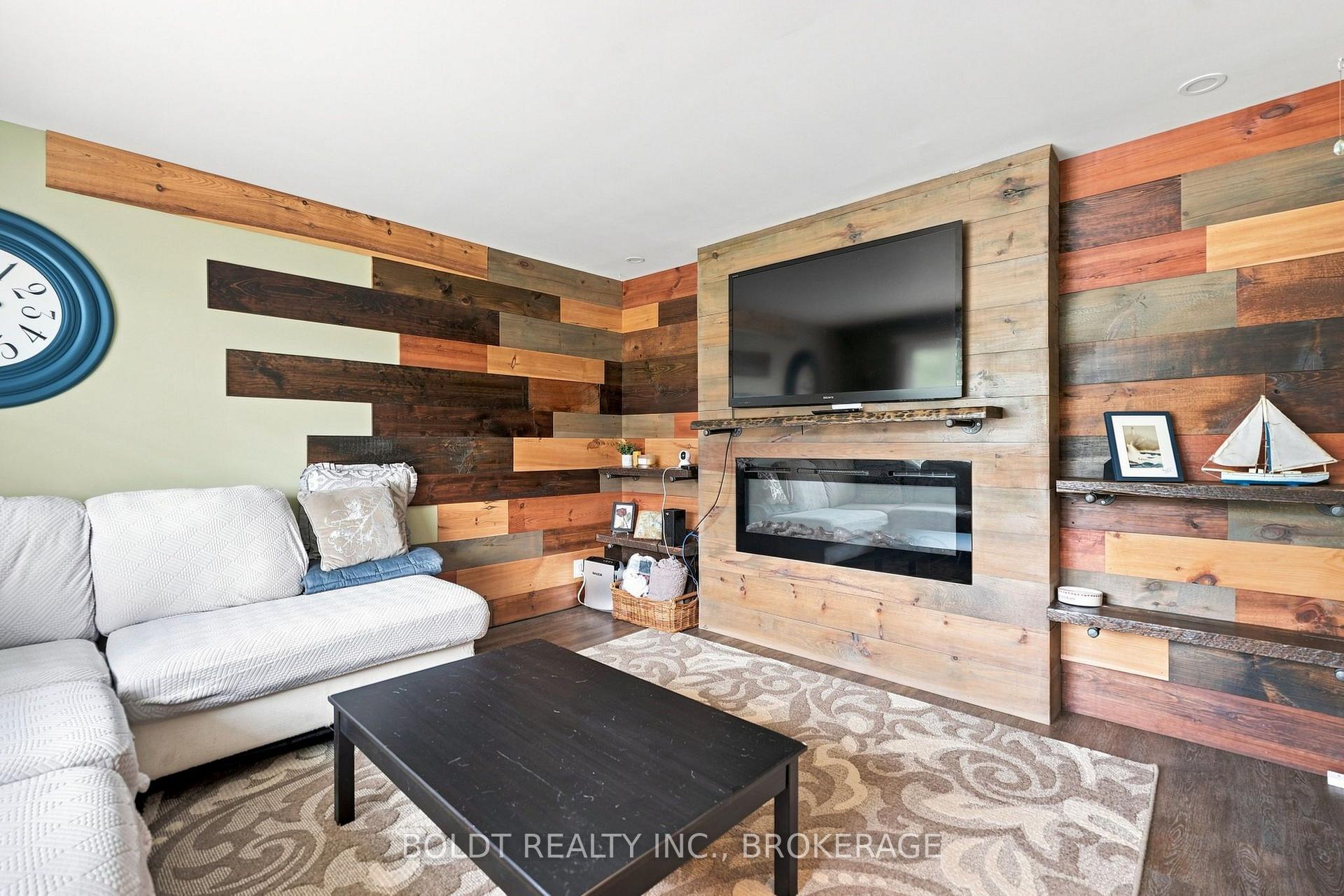 Photo 4 of 8166 Thorold Stone (Main) Road, Niagara Falls, Ascot — HOMEH