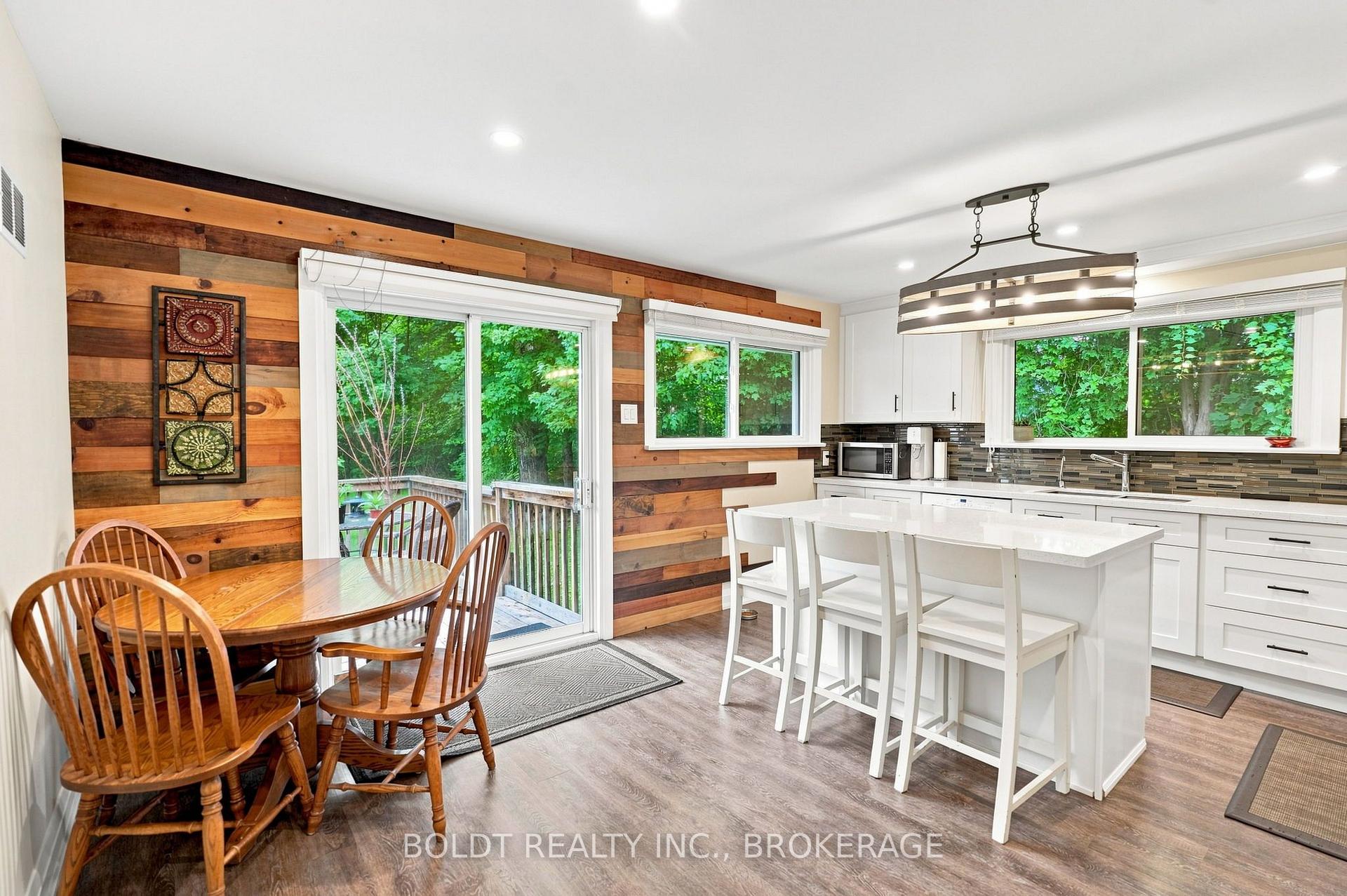 Photo 10 of 8166 Thorold Stone (Main) Road, Niagara Falls, Ascot — HOMEH