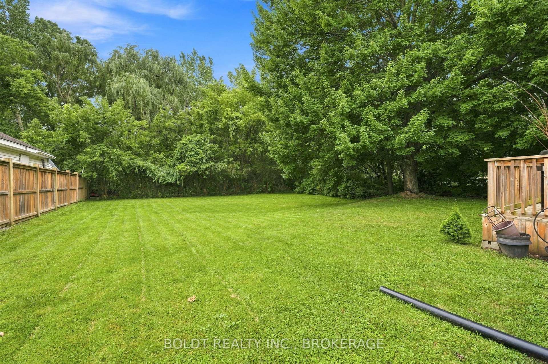 Photo 15 of 8166 Thorold Stone (Main) Road, Niagara Falls, Ascot — HOMEH
