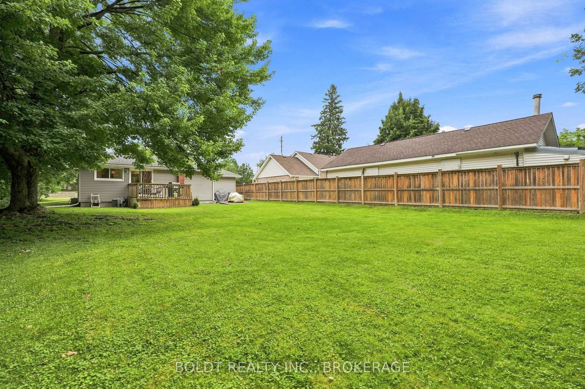 Photo 16 of 8166 Thorold Stone (Main) Road, Niagara Falls, Ascot — HOMEH