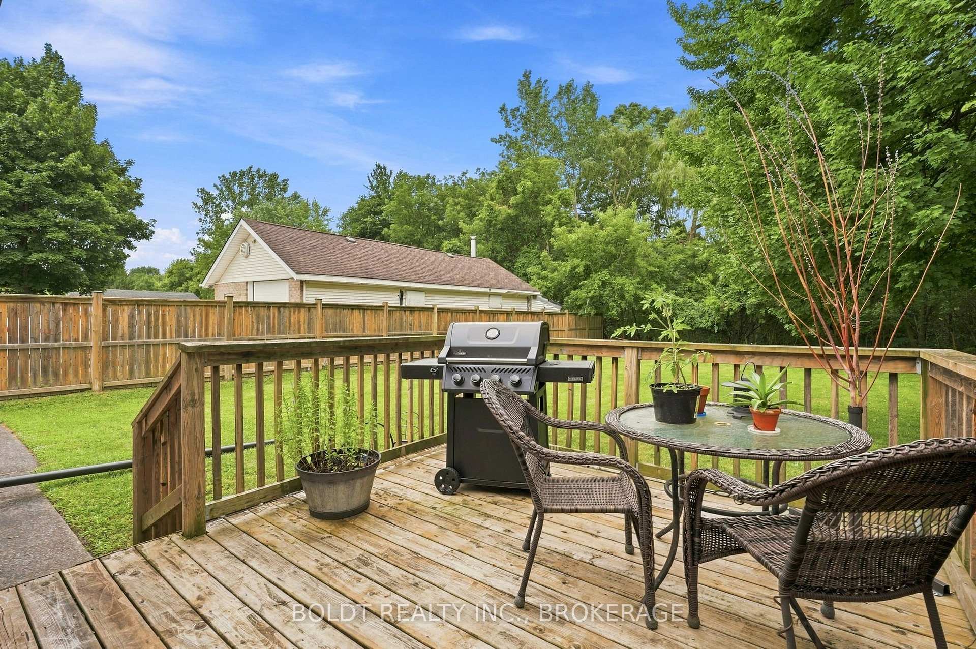 Photo 17 of 8166 Thorold Stone (Main) Road, Niagara Falls, Ascot — HOMEH