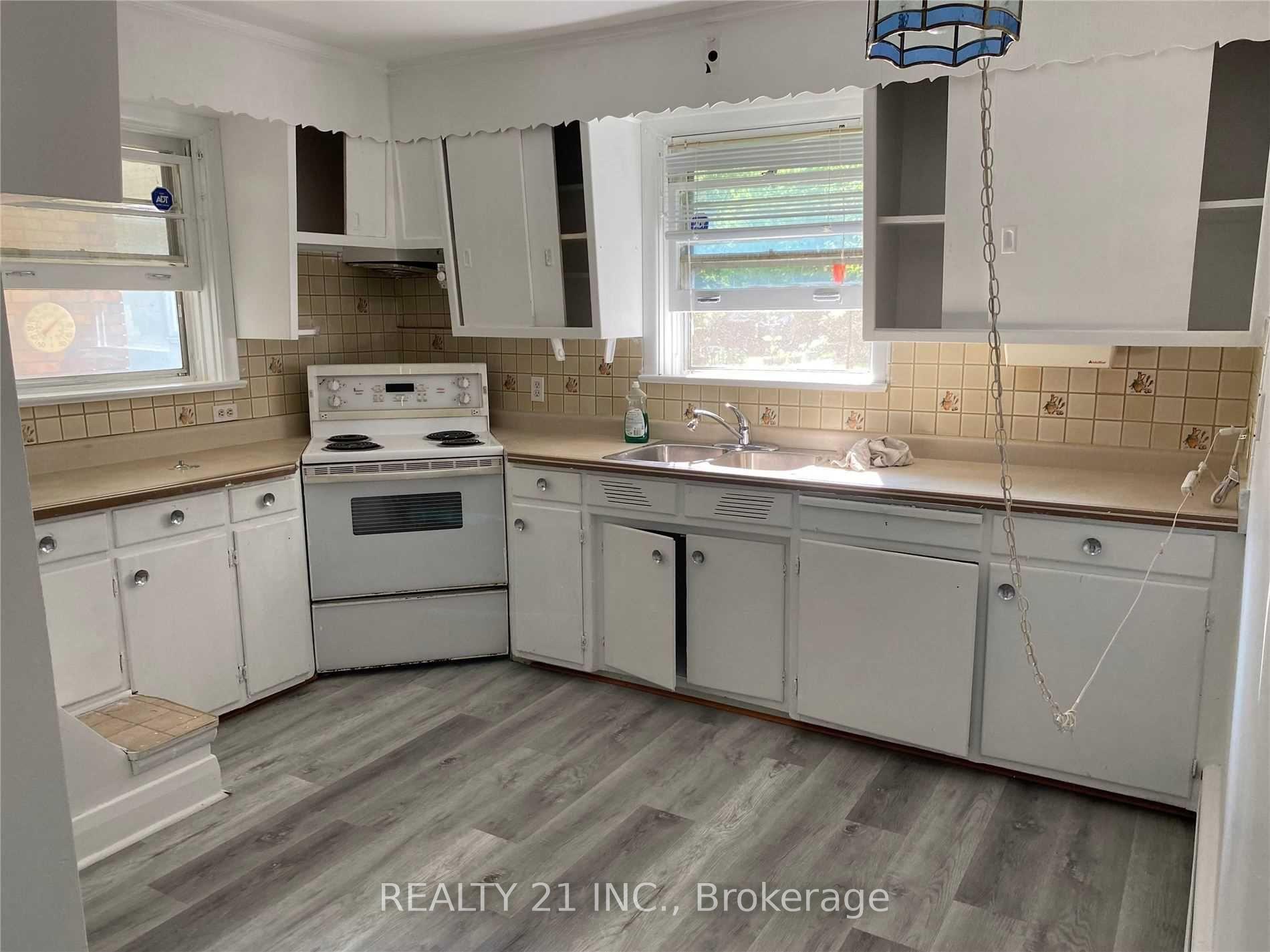 Photo 12 of 56 Galloway Road, Scarborough, Guildwood — HOMEH