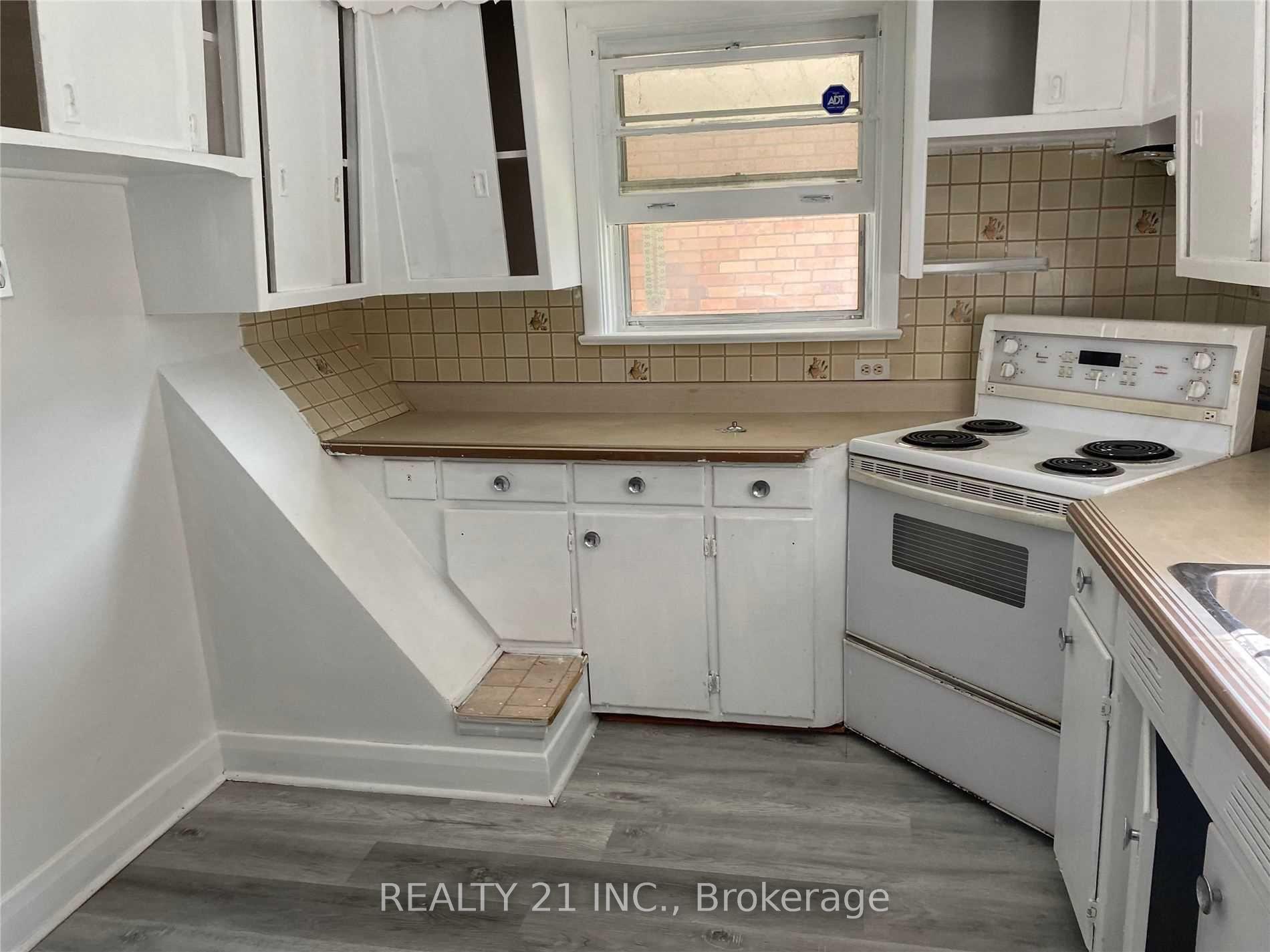Photo 14 of 56 Galloway Road, Scarborough, Guildwood — HOMEH