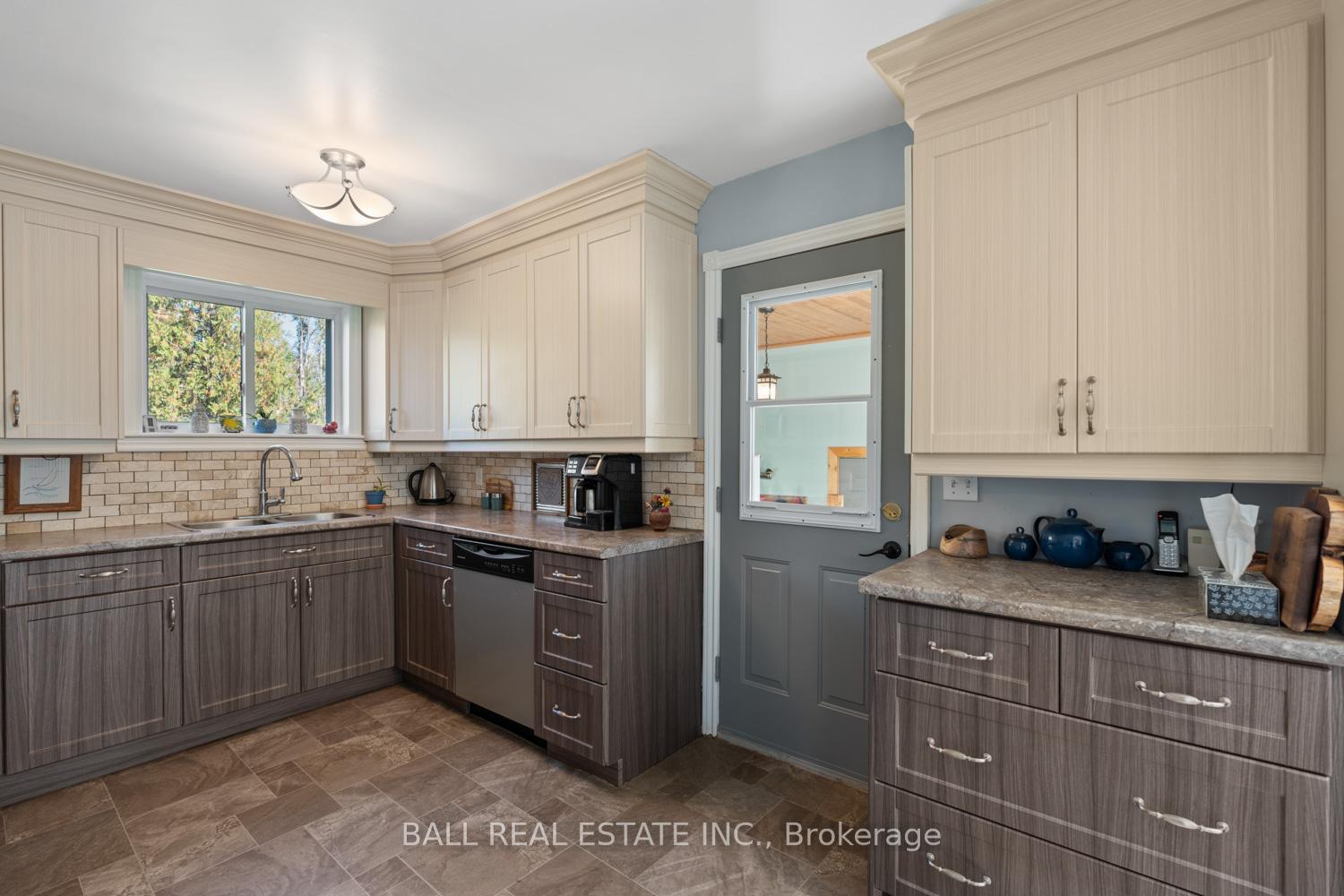 Photo 13 of 78 Thomas Drive, Kawartha Lakes, Verulam — HOMEH