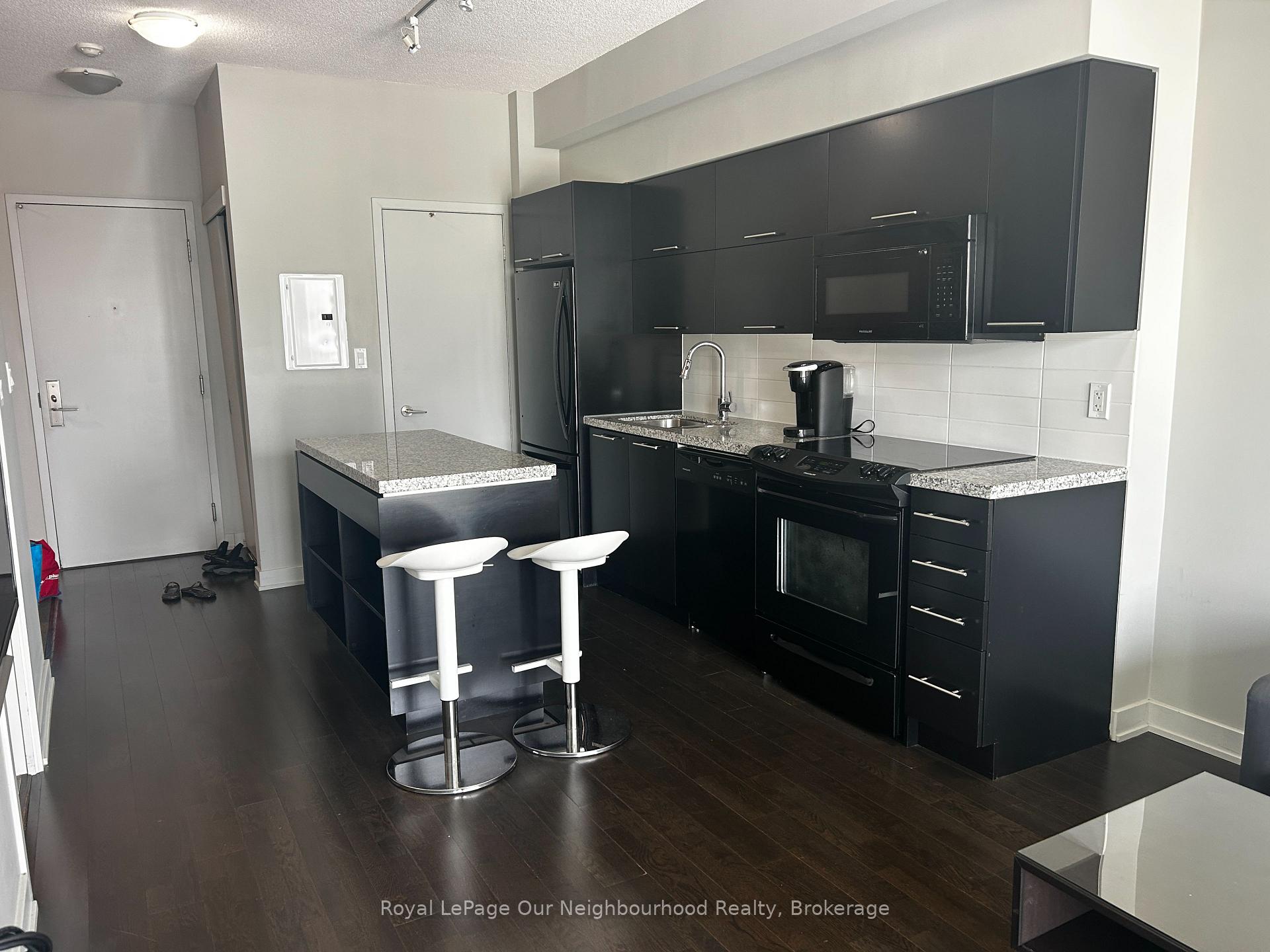 Photo 7 of Unit 2106, 126 Simcoe Street, Toronto, Waterfront Communities — HOMEH