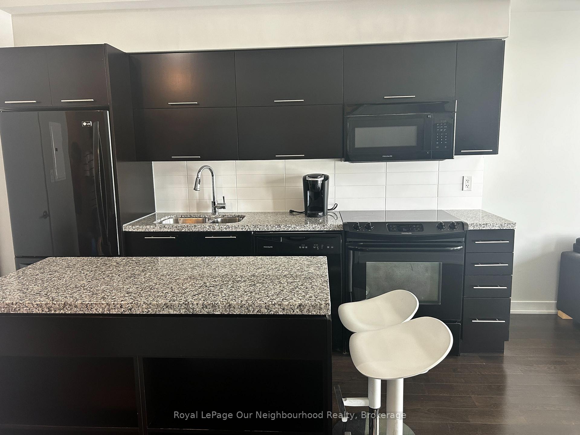 Photo 9 of Unit 2106, 126 Simcoe Street, Toronto, Waterfront Communities — HOMEH