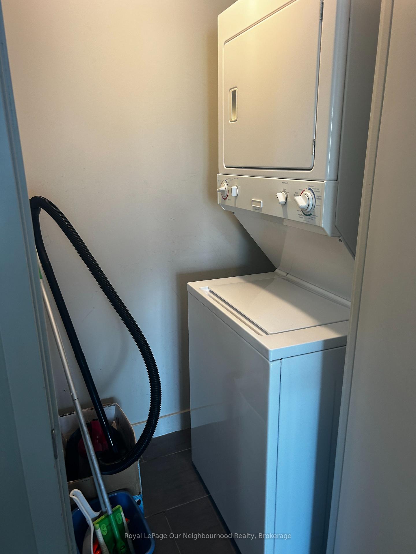 Photo 14 of Unit 2106, 126 Simcoe Street, Toronto, Waterfront Communities — HOMEH