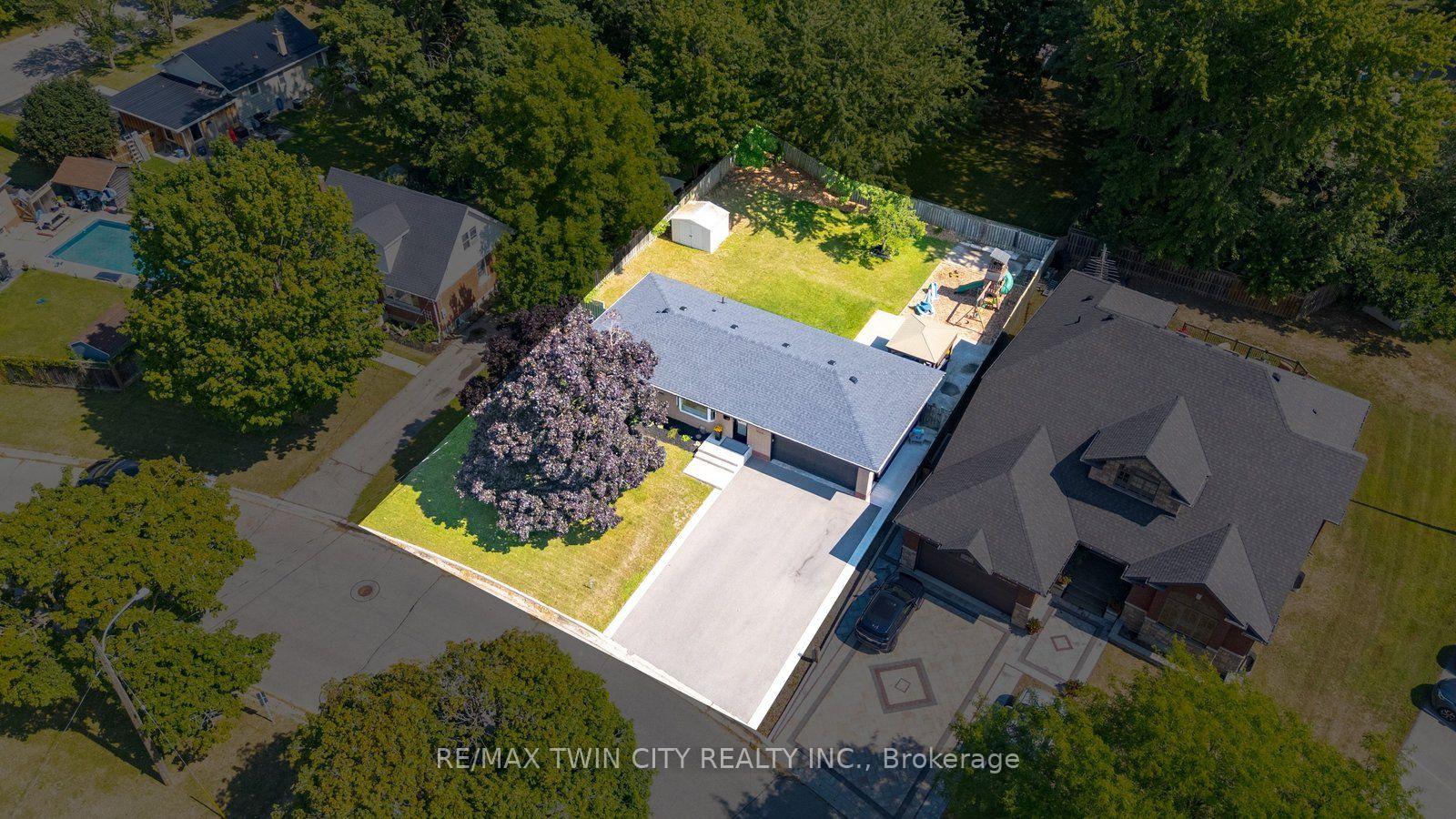 Photo 2 of 45 Wayne Drive, Brantford, Fairview/Greenbrier — HOMEH