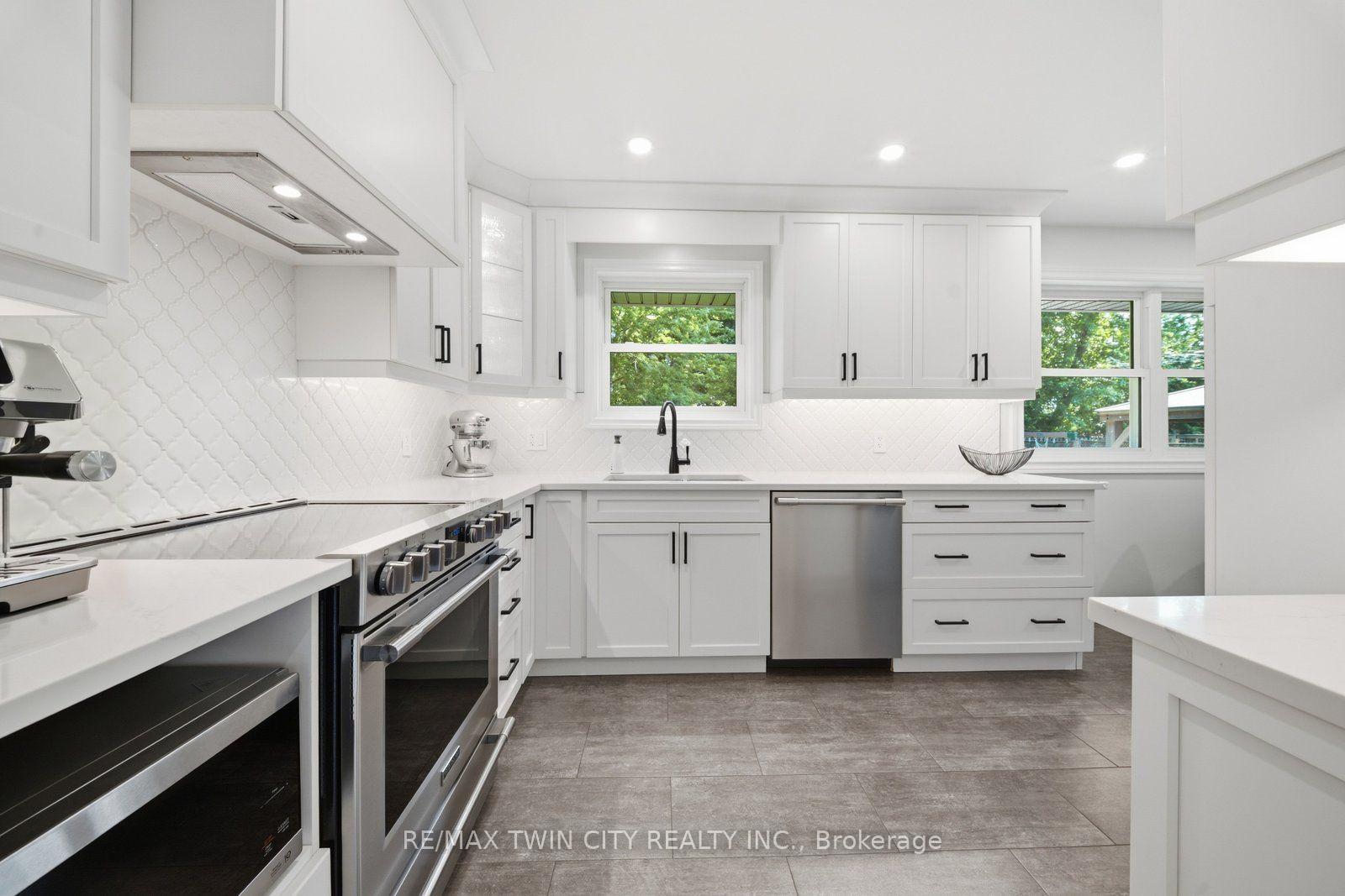 Photo 8 of 45 Wayne Drive, Brantford, Fairview/Greenbrier — HOMEH
