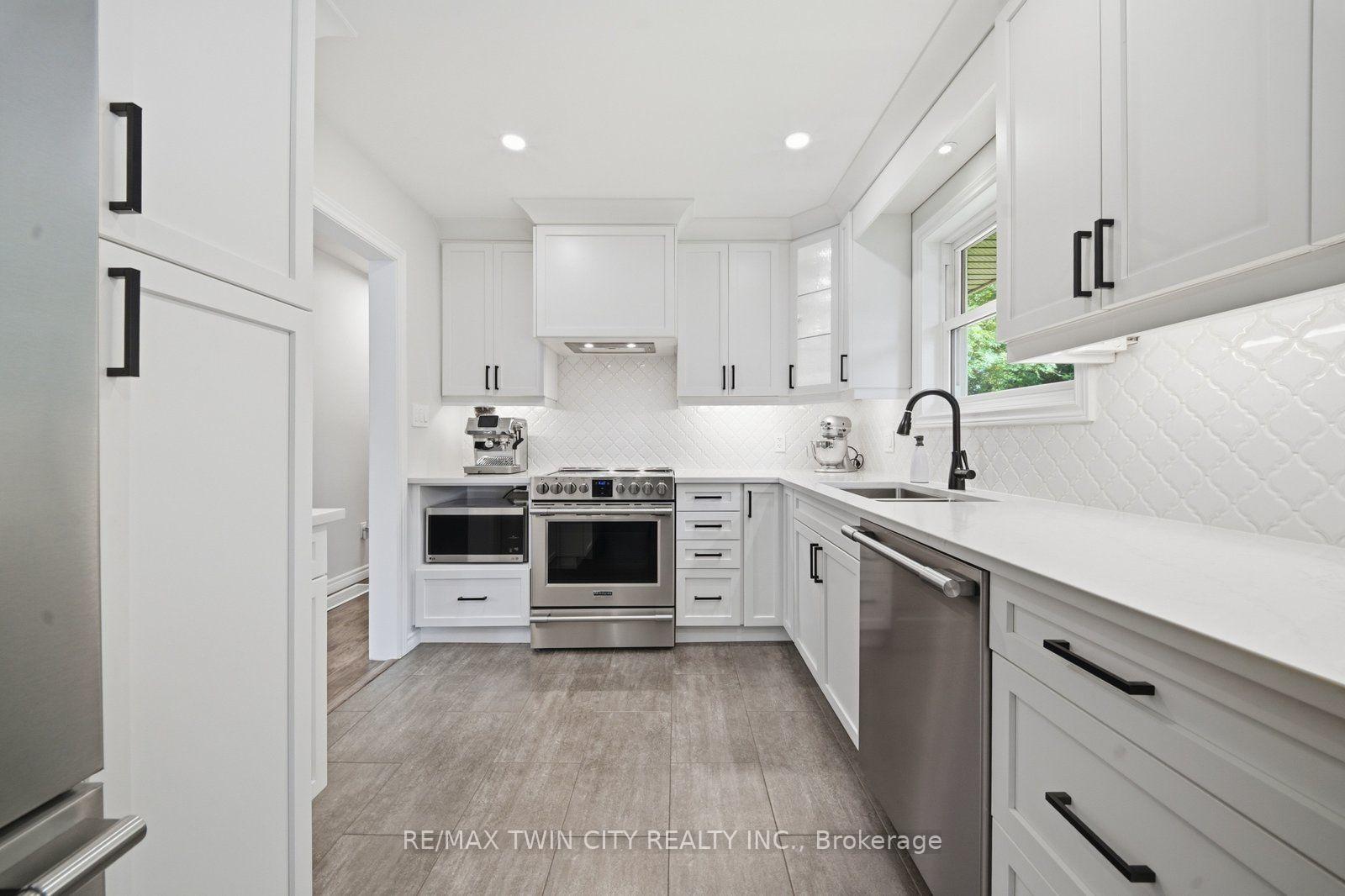 Photo 9 of 45 Wayne Drive, Brantford, Fairview/Greenbrier — HOMEH