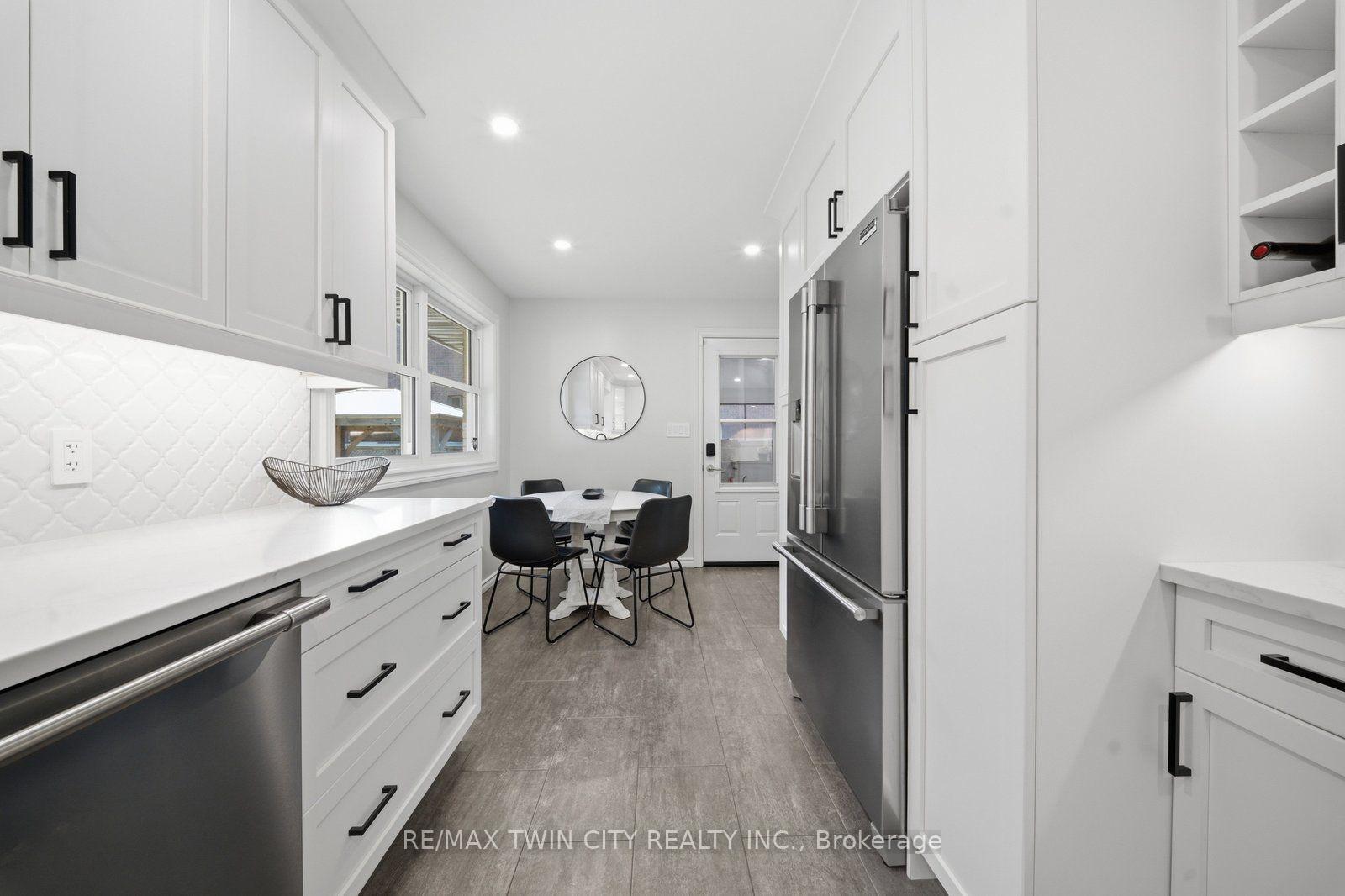 Photo 11 of 45 Wayne Drive, Brantford, Fairview/Greenbrier — HOMEH