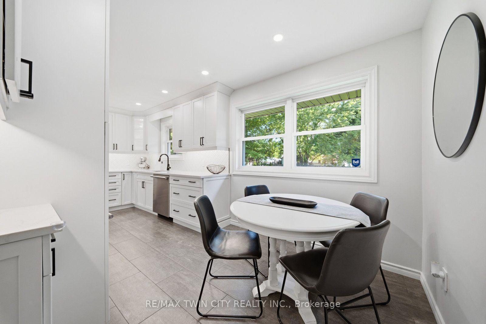 Photo 12 of 45 Wayne Drive, Brantford, Fairview/Greenbrier — HOMEH