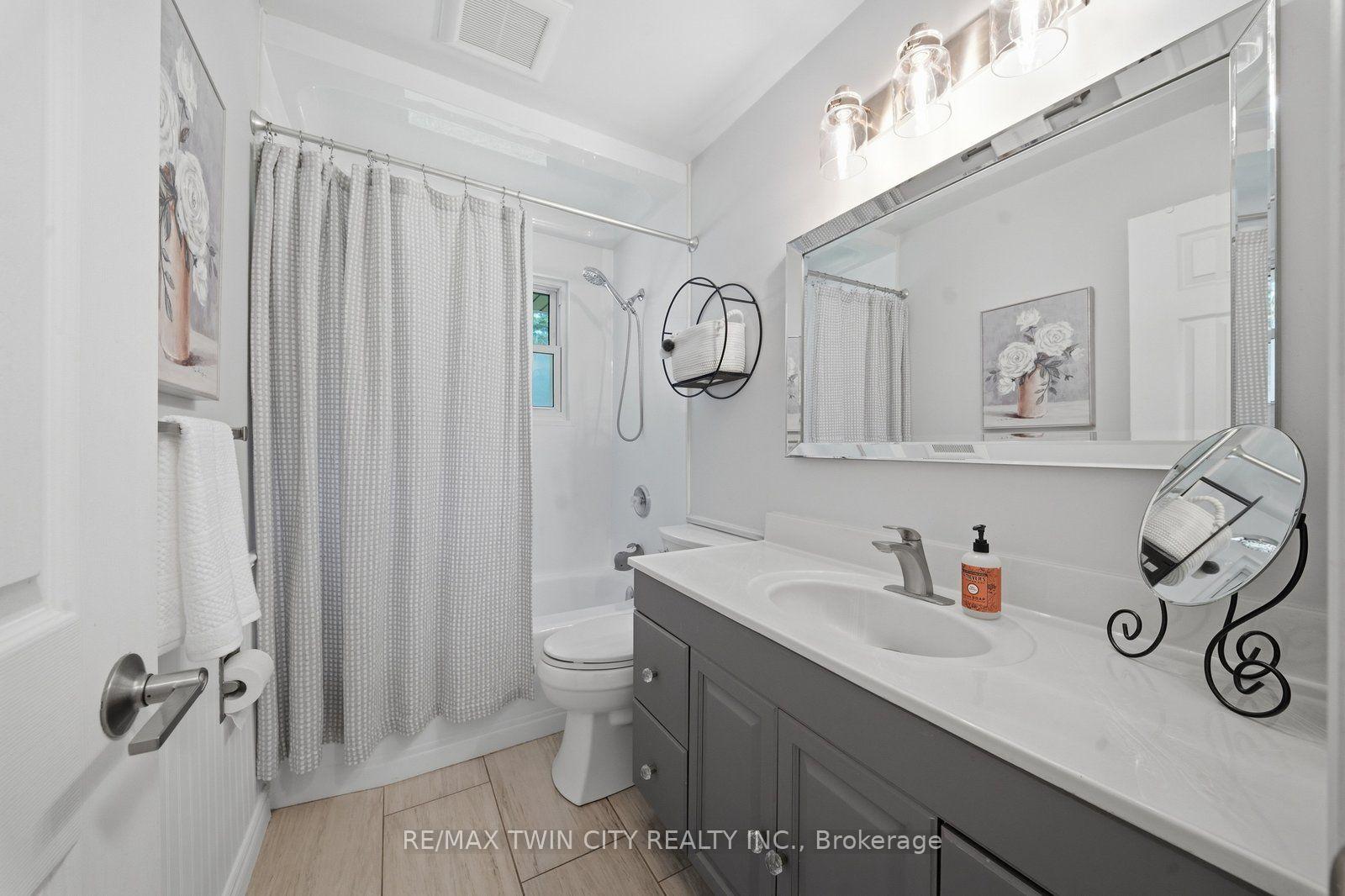 Photo 16 of 45 Wayne Drive, Brantford, Fairview/Greenbrier — HOMEH