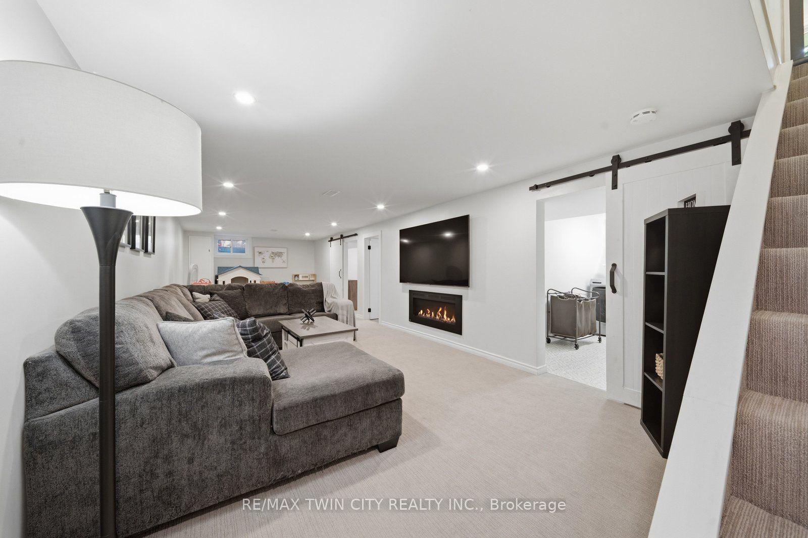 Photo 18 of 45 Wayne Drive, Brantford, Fairview/Greenbrier — HOMEH