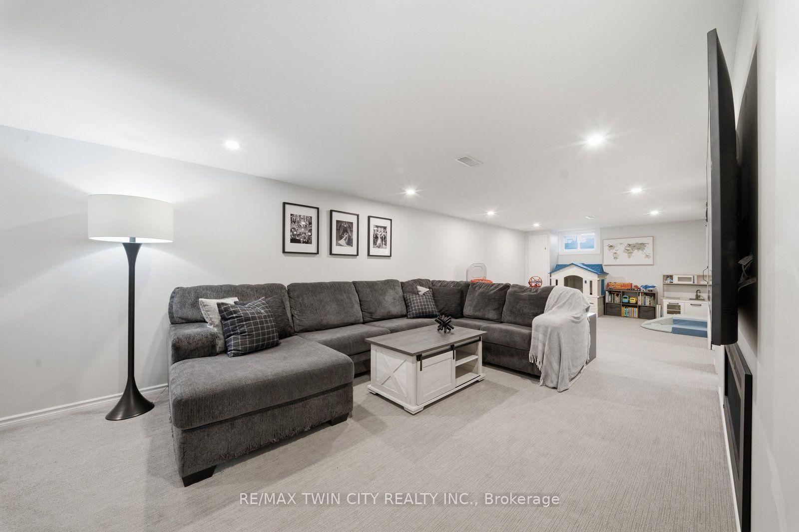 Photo 19 of 45 Wayne Drive, Brantford, Fairview/Greenbrier — HOMEH