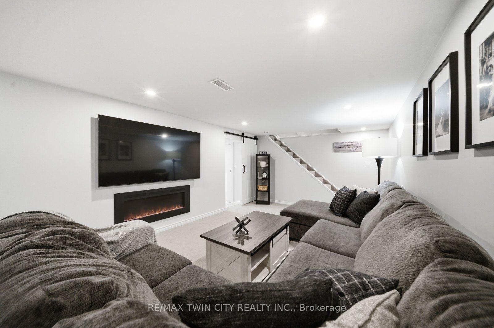 Photo 20 of 45 Wayne Drive, Brantford, Fairview/Greenbrier — HOMEH