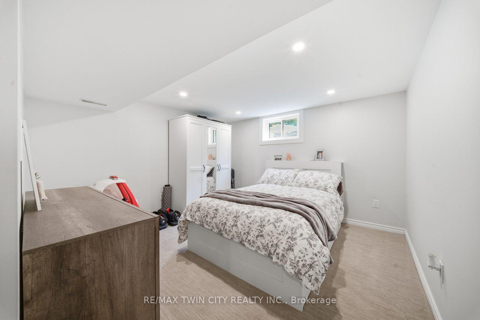 Photo 23 of 45 Wayne Drive, Brantford, Fairview/Greenbrier — HOMEH
