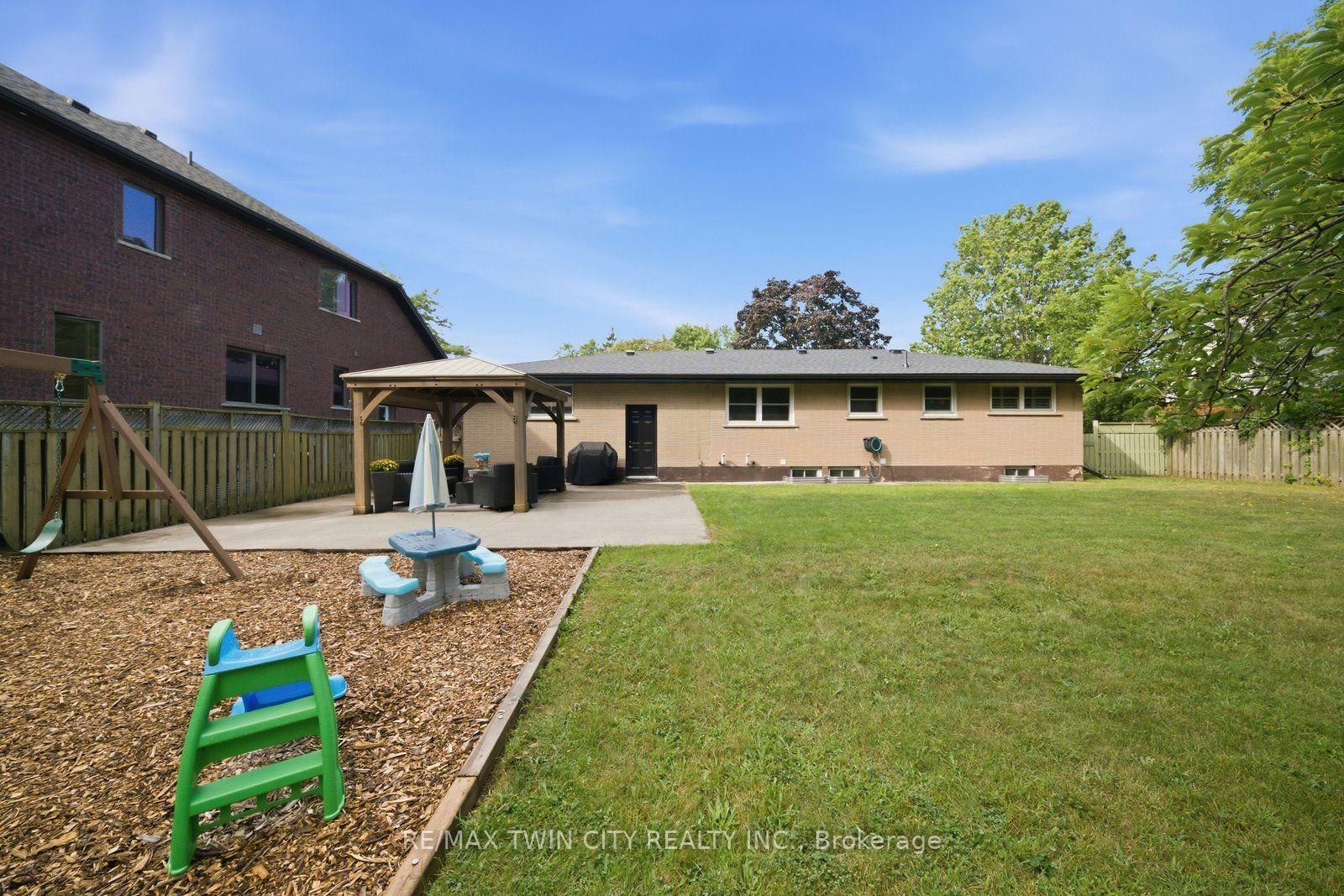 Photo 28 of 45 Wayne Drive, Brantford, Fairview/Greenbrier — HOMEH