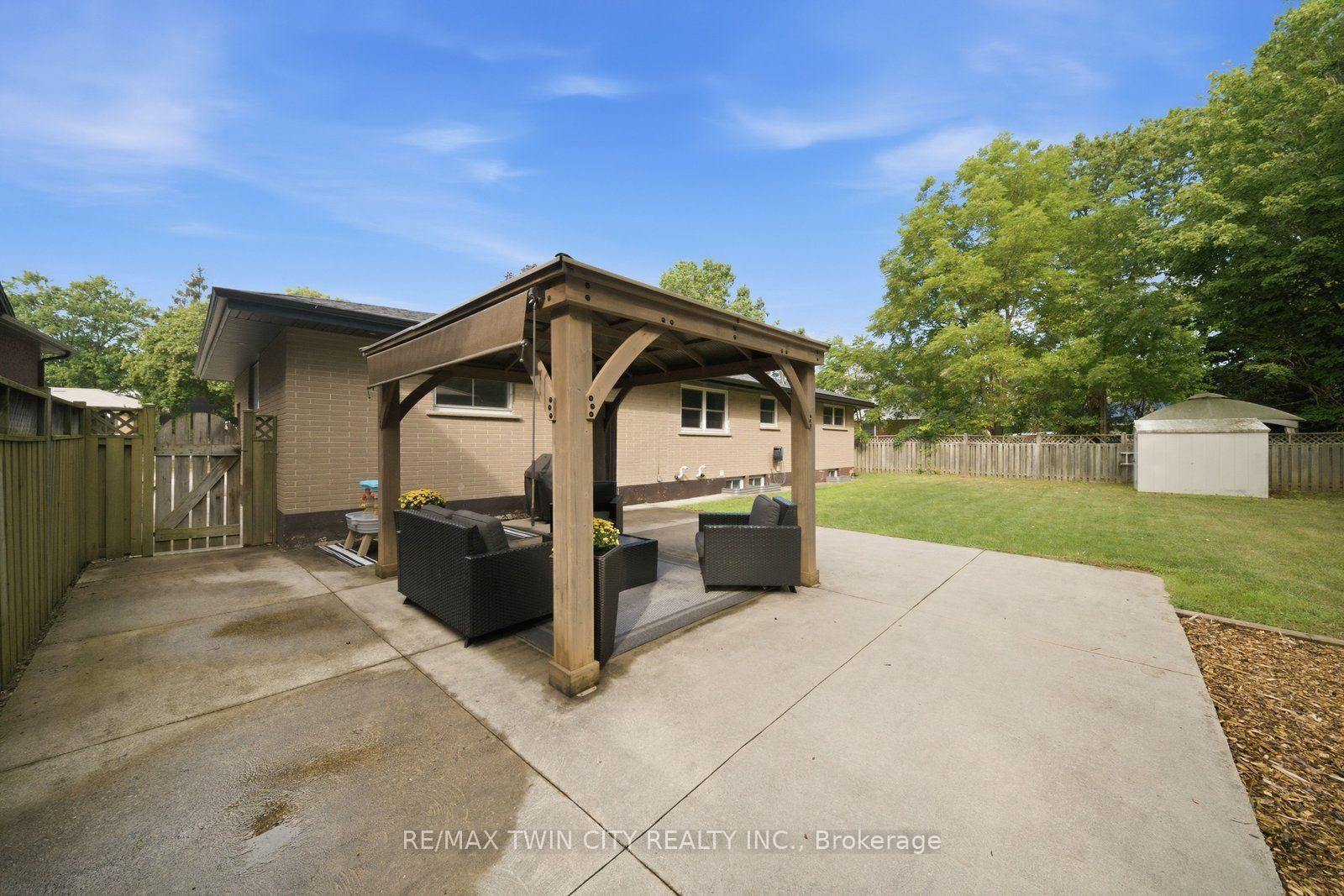 Photo 29 of 45 Wayne Drive, Brantford, Fairview/Greenbrier — HOMEH