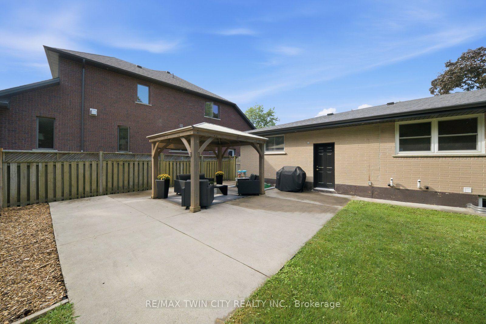 Photo 30 of 45 Wayne Drive, Brantford, Fairview/Greenbrier — HOMEH