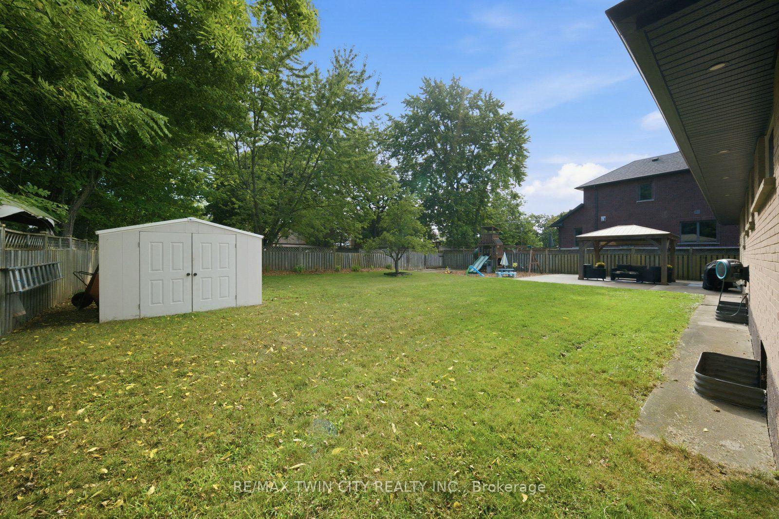 Photo 32 of 45 Wayne Drive, Brantford, Fairview/Greenbrier — HOMEH