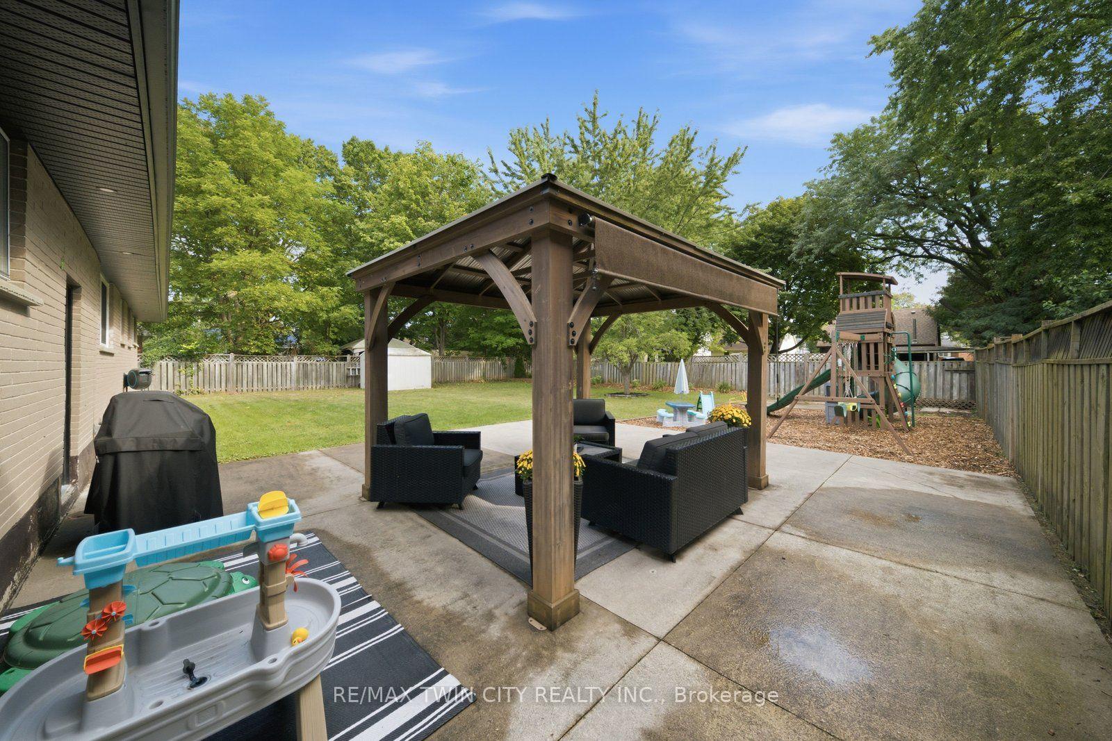 Photo 33 of 45 Wayne Drive, Brantford, Fairview/Greenbrier — HOMEH