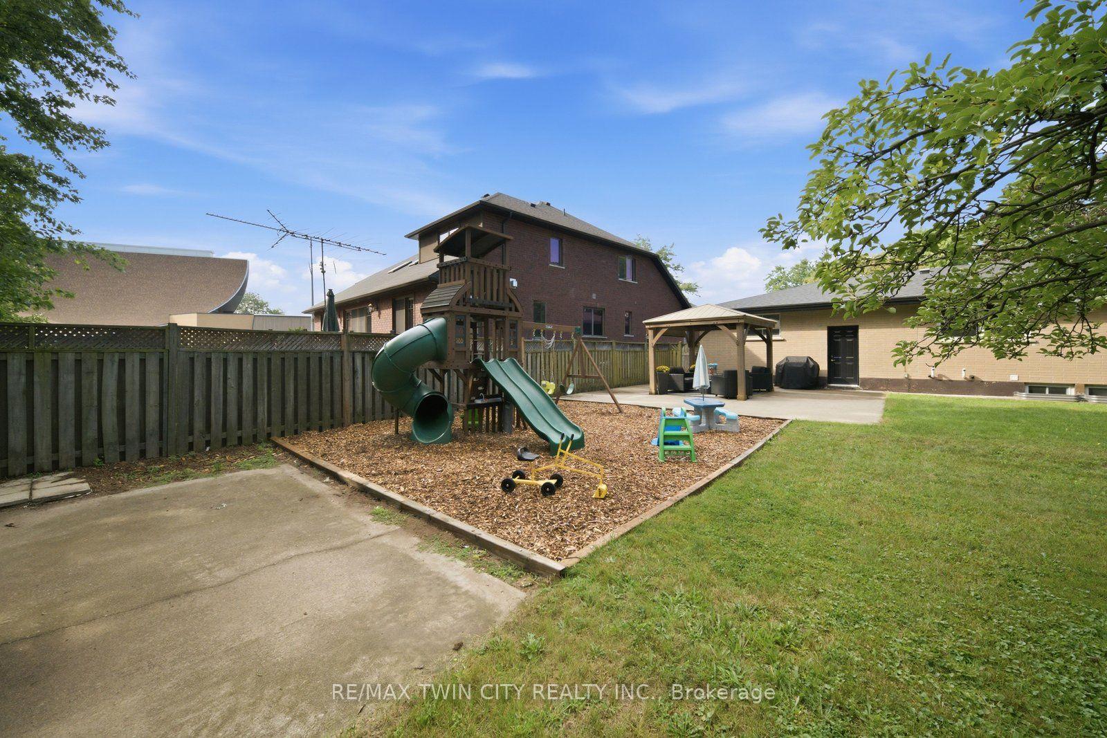 Photo 34 of 45 Wayne Drive, Brantford, Fairview/Greenbrier — HOMEH