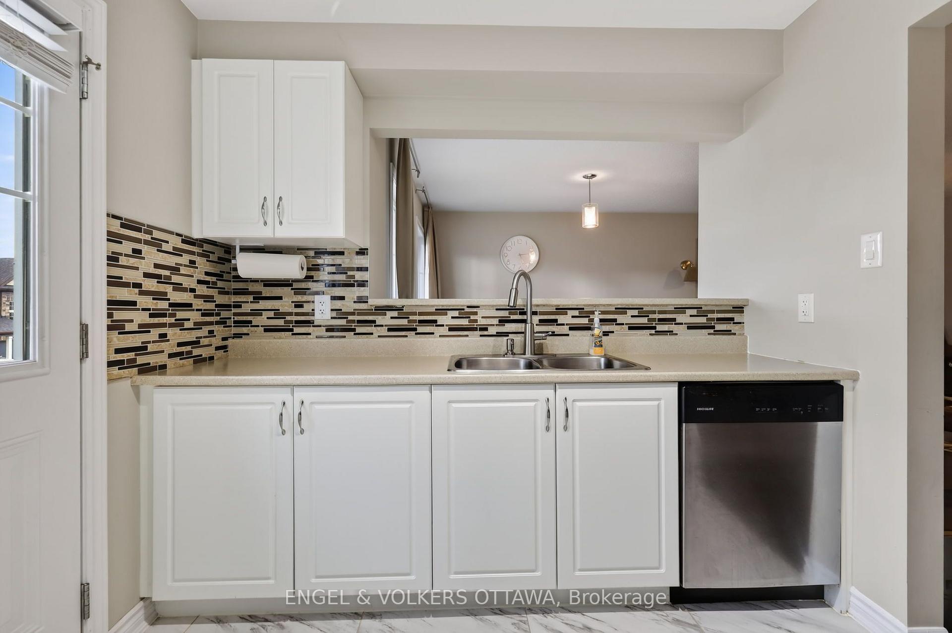 Photo 6 of 380 Sweet Grass Circle, Ottawa, Barrhaven - Half Moon Bay — HOMEH