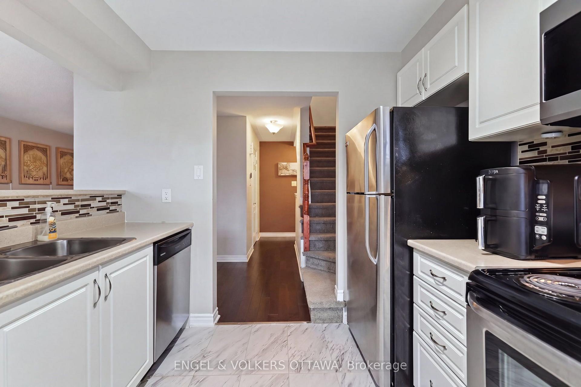 Photo 7 of 380 Sweet Grass Circle, Ottawa, Barrhaven - Half Moon Bay — HOMEH