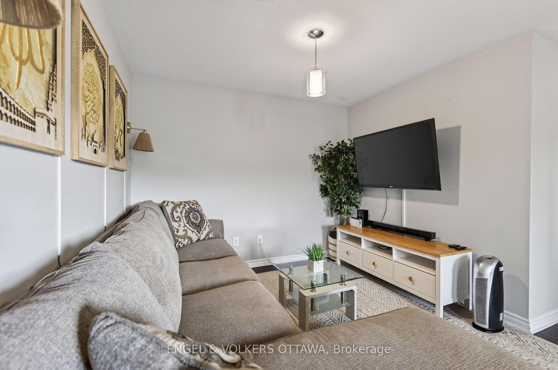 Photo 10 of 380 Sweet Grass Circle, Ottawa, Barrhaven - Half Moon Bay — HOMEH