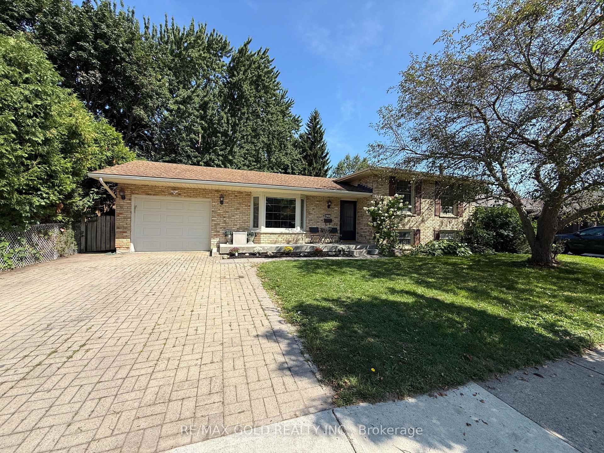 Photo 2 of 670 Grenfell Drive, London, North C — HOMEH