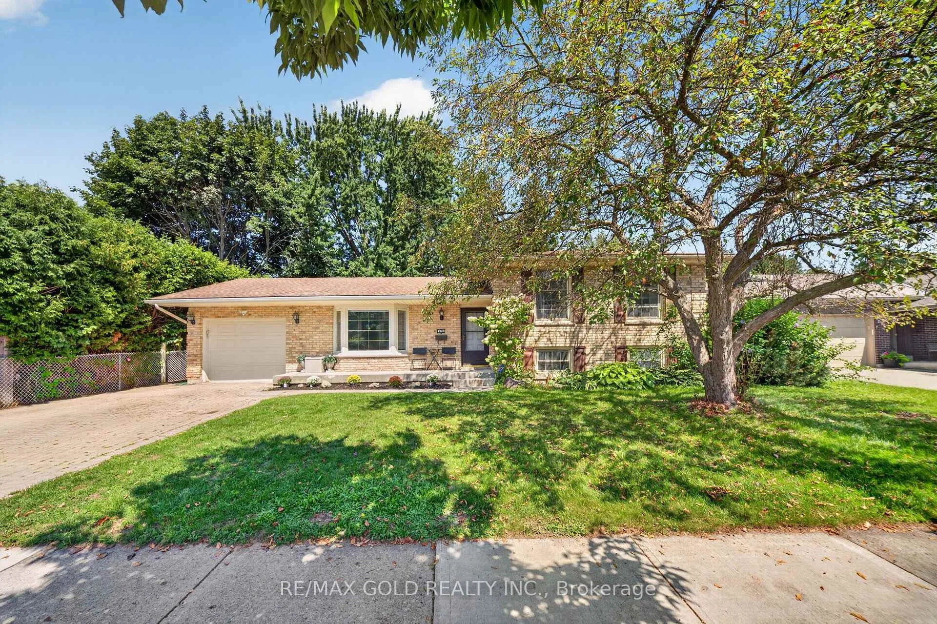Photo 1 of 670 Grenfell Drive, London, North C — HOMEH