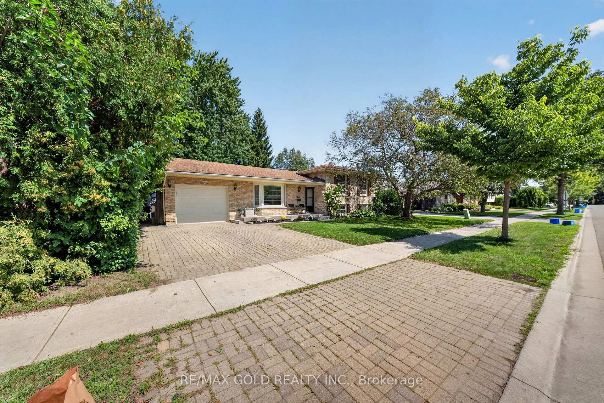 Photo 3 of 670 Grenfell Drive, London, North C — HOMEH