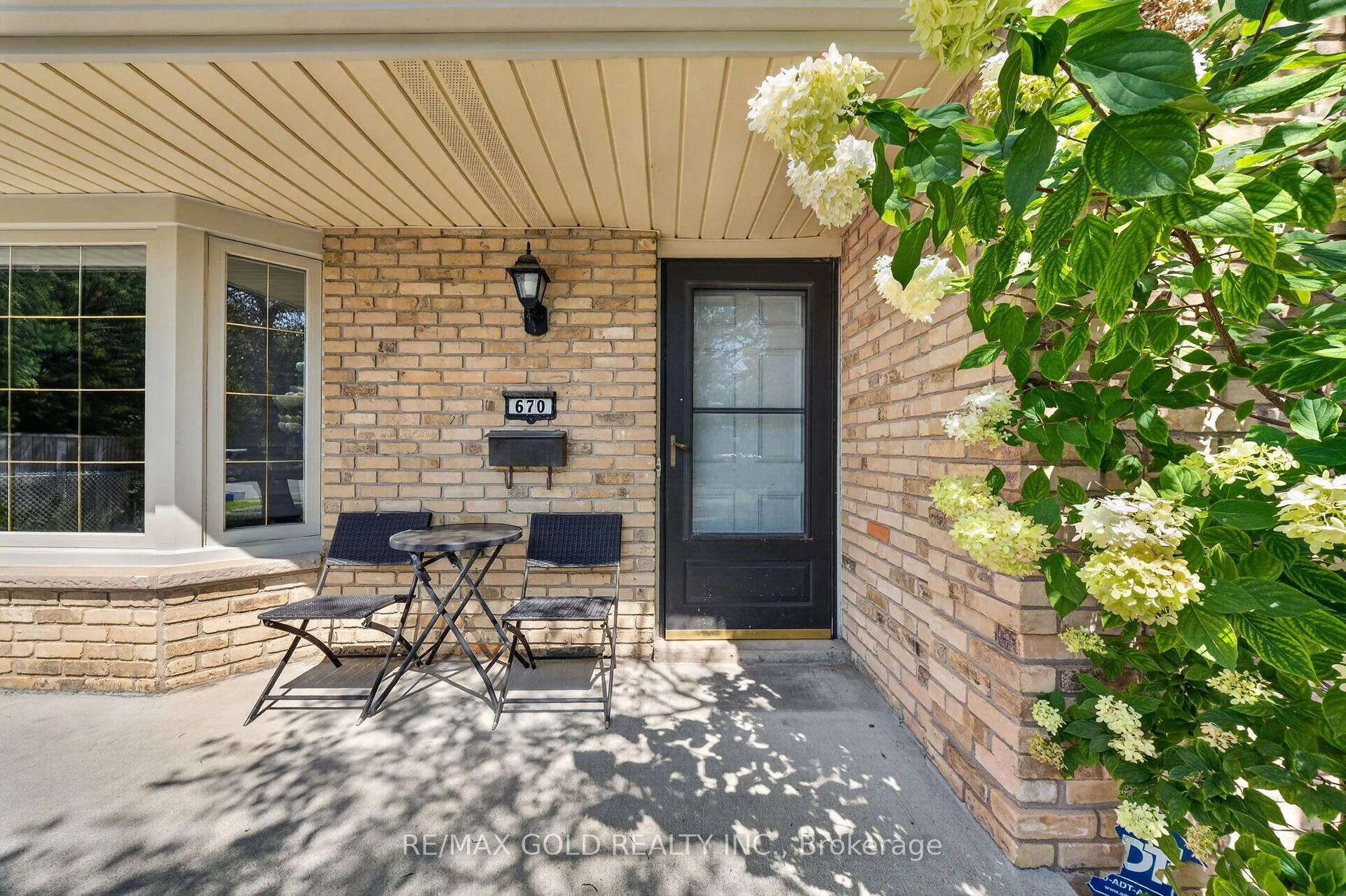 Photo 4 of 670 Grenfell Drive, London, North C — HOMEH