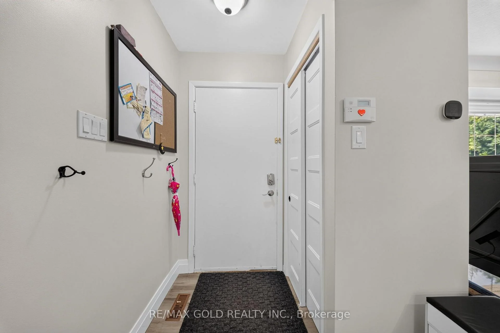 Photo 5 of 670 Grenfell Drive, London, North C — HOMEH
