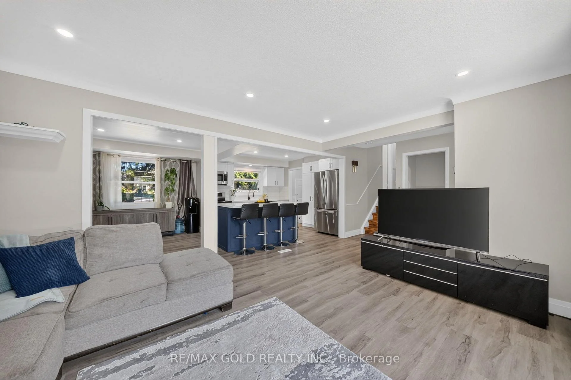 Photo 6 of 670 Grenfell Drive, London, North C — HOMEH