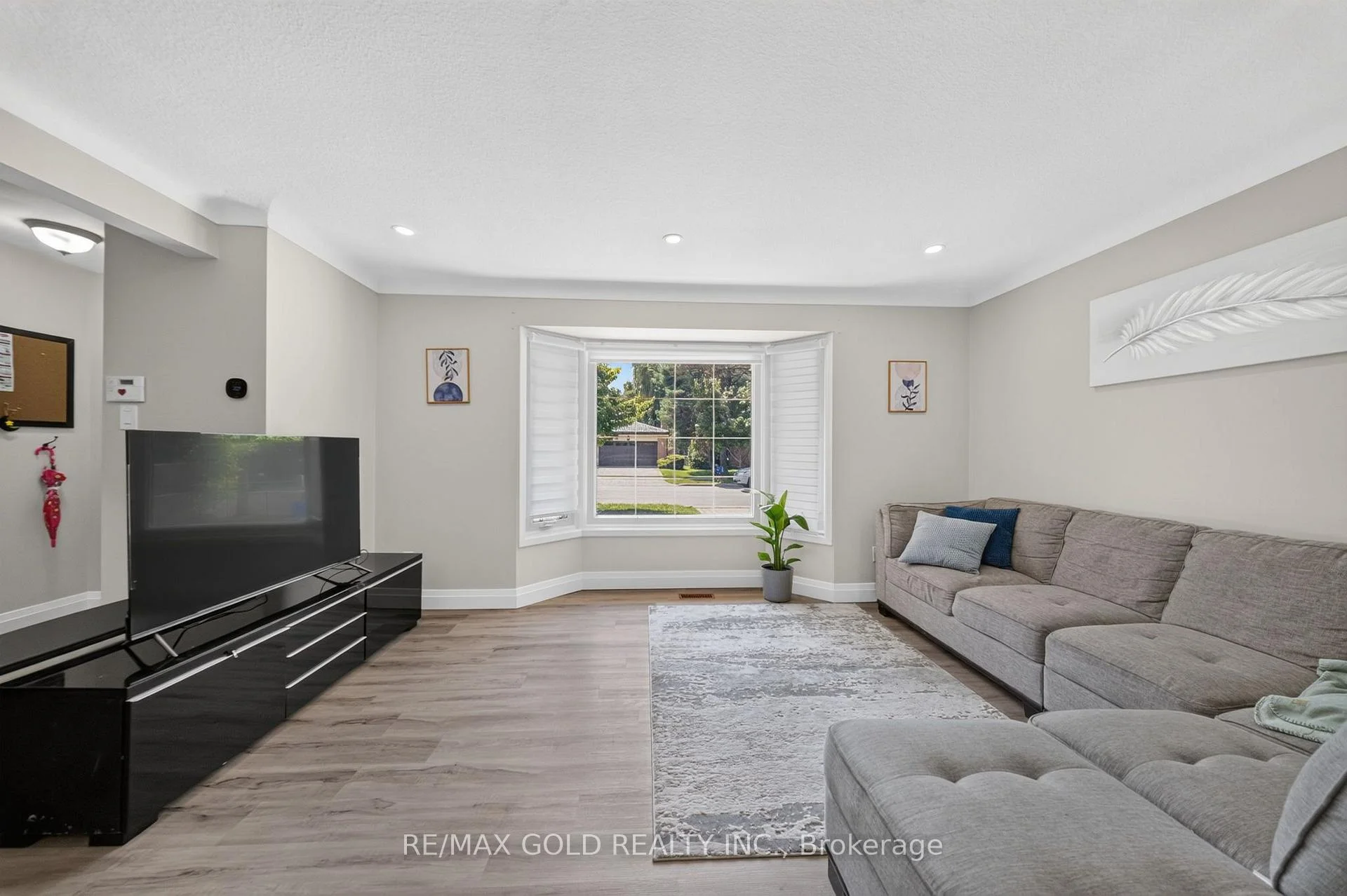 Photo 8 of 670 Grenfell Drive, London, North C — HOMEH