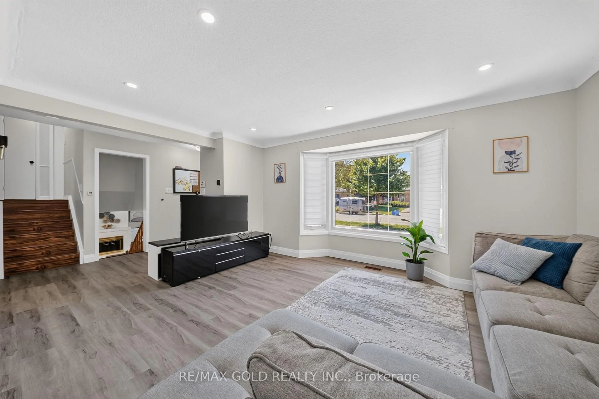 Photo 13 of 670 Grenfell Drive, London, North C — HOMEH