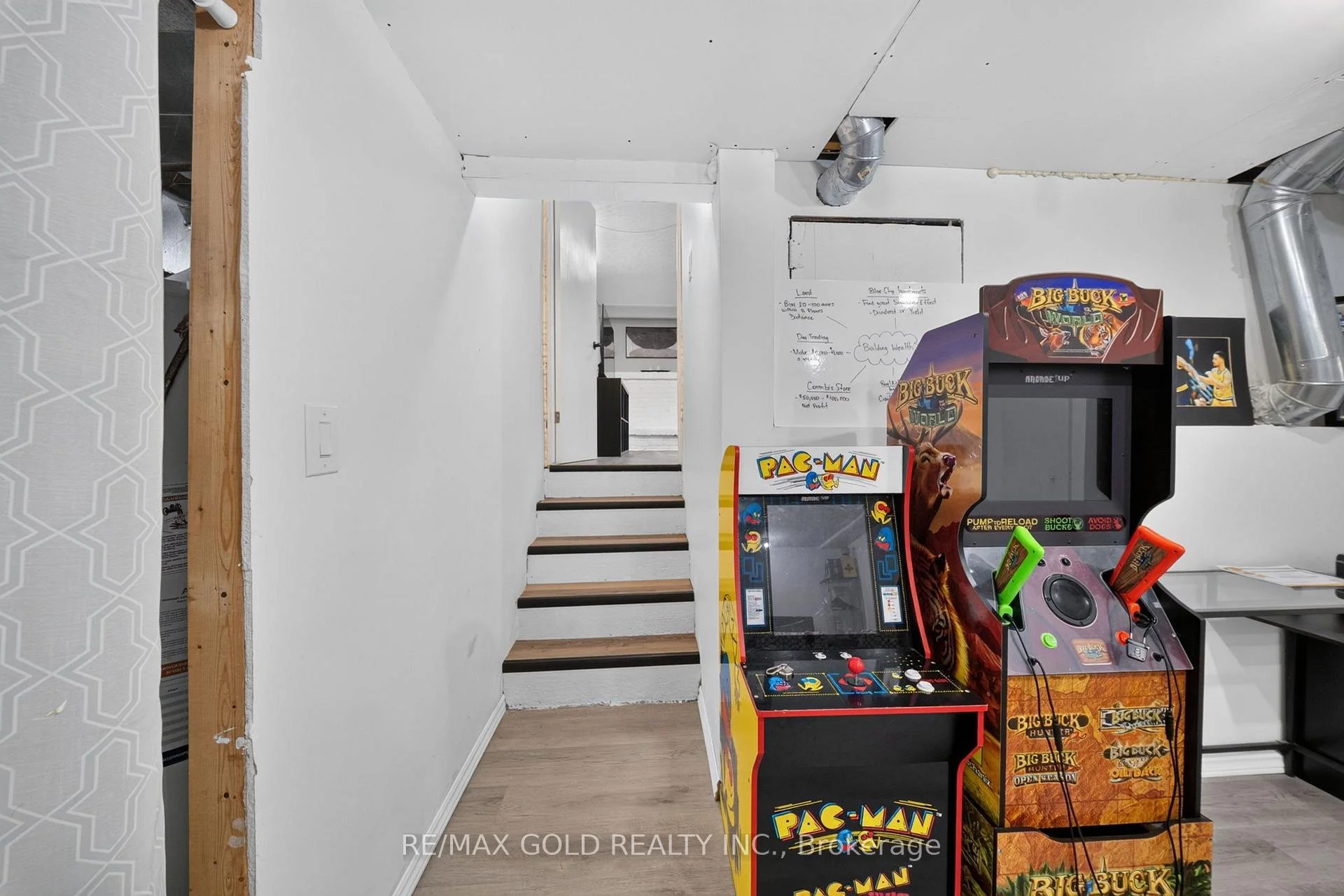 Photo 46 of 670 Grenfell Drive, London, North C — HOMEH