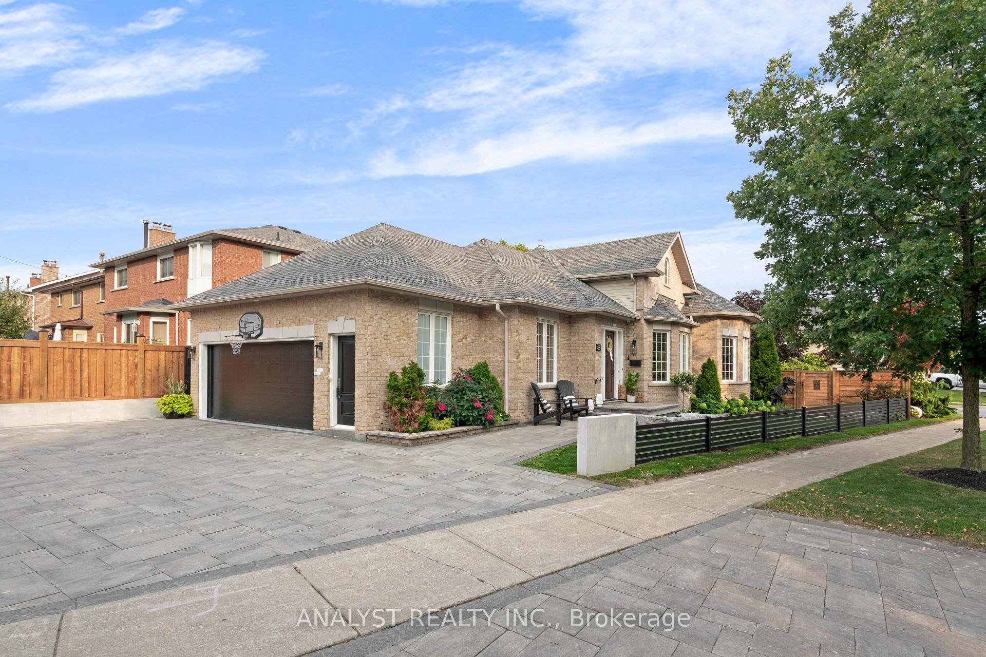 Photo 2 of 88 Brougham Drive, Vaughan, East Woodbridge — HOMEH