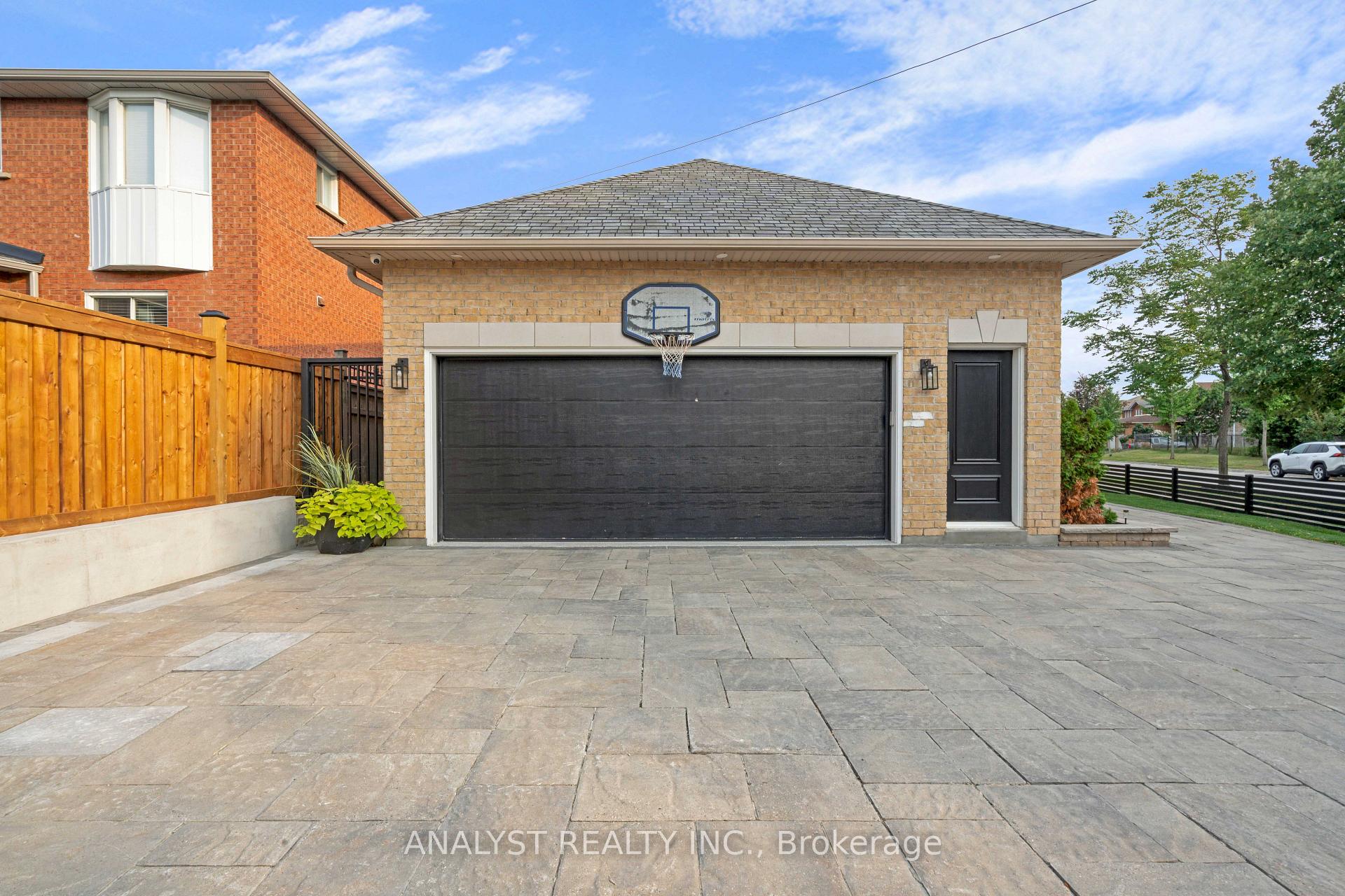 Photo 3 of 88 Brougham Drive, Vaughan, East Woodbridge — HOMEH