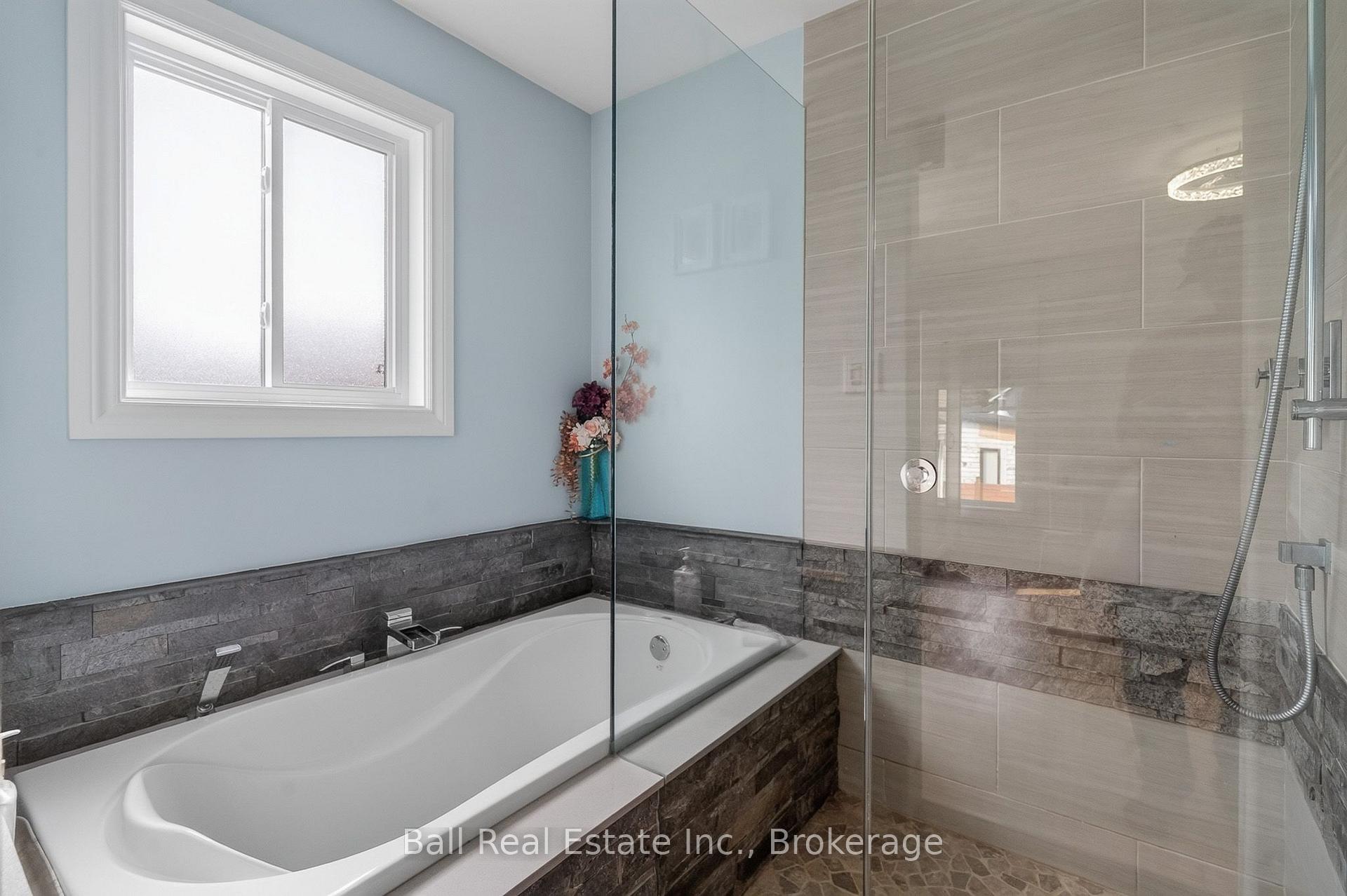 Photo 24 of 118 Echo Bay Road E, Kawartha Lakes, Bobcaygeon — HOMEH