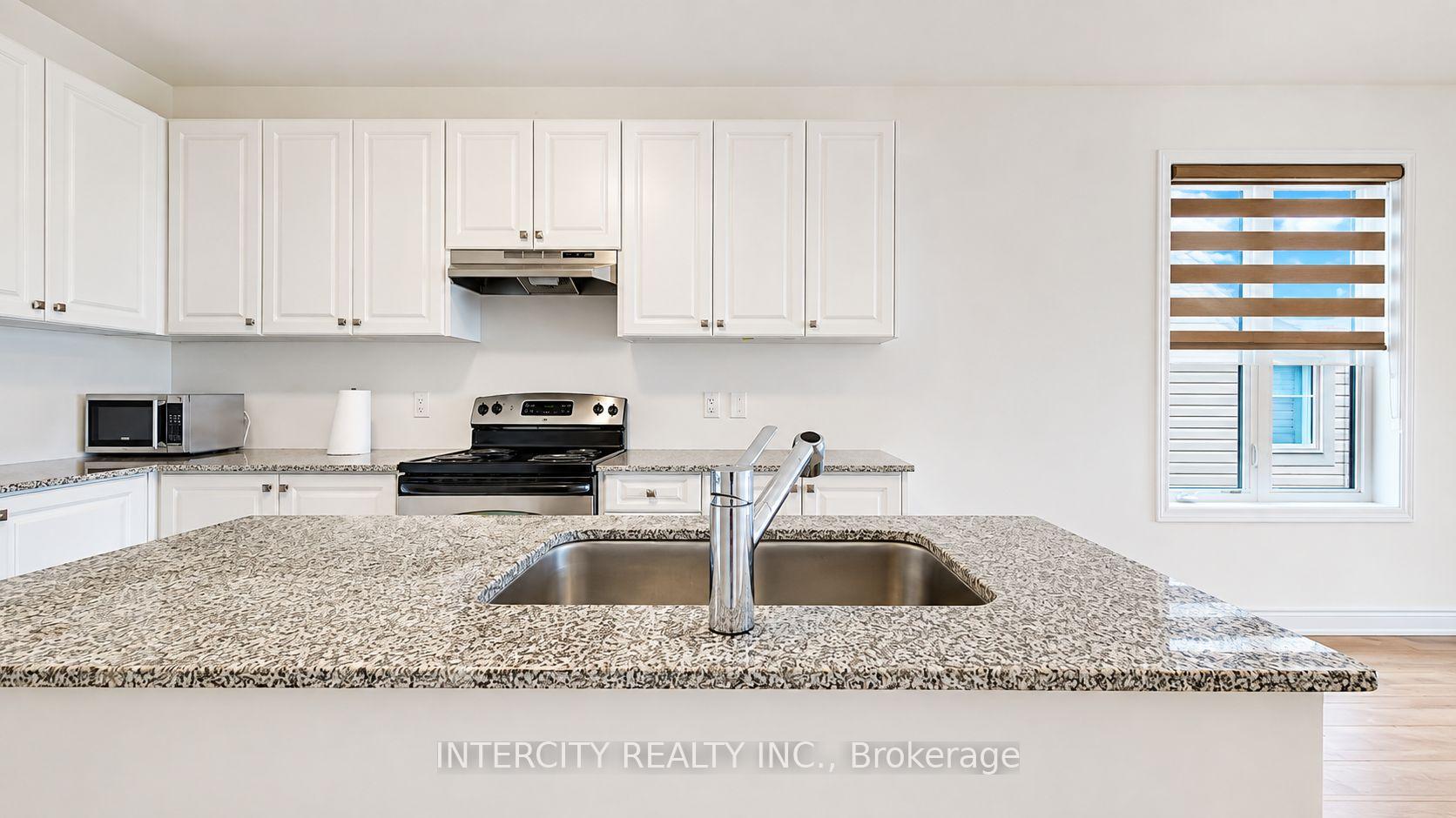 Photo 13 of 17 Union Boulevard, Wasaga Beach — HOMEH