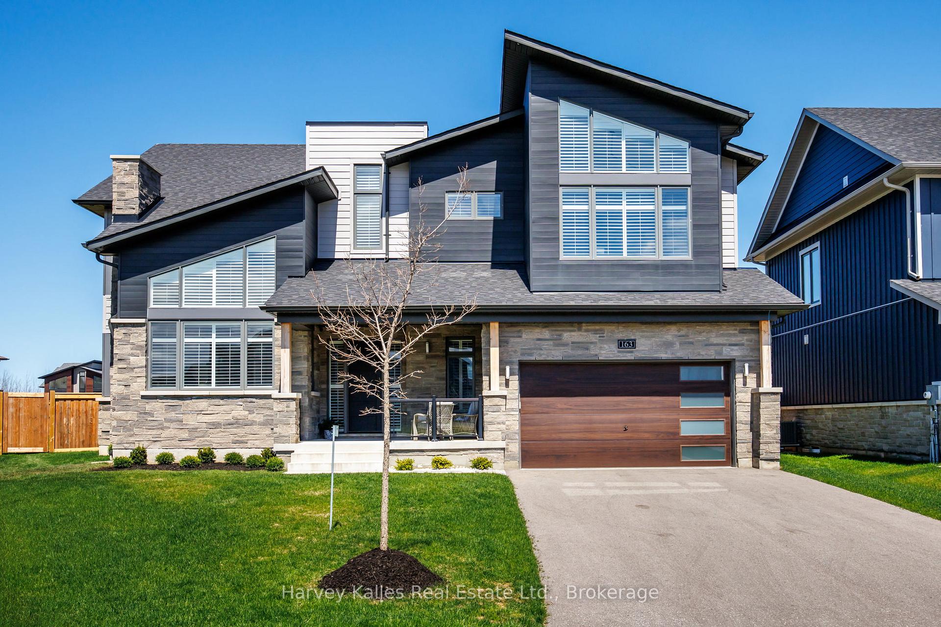 Photo 2 of 163 Springside Crescent, Blue Mountains — HOMEH