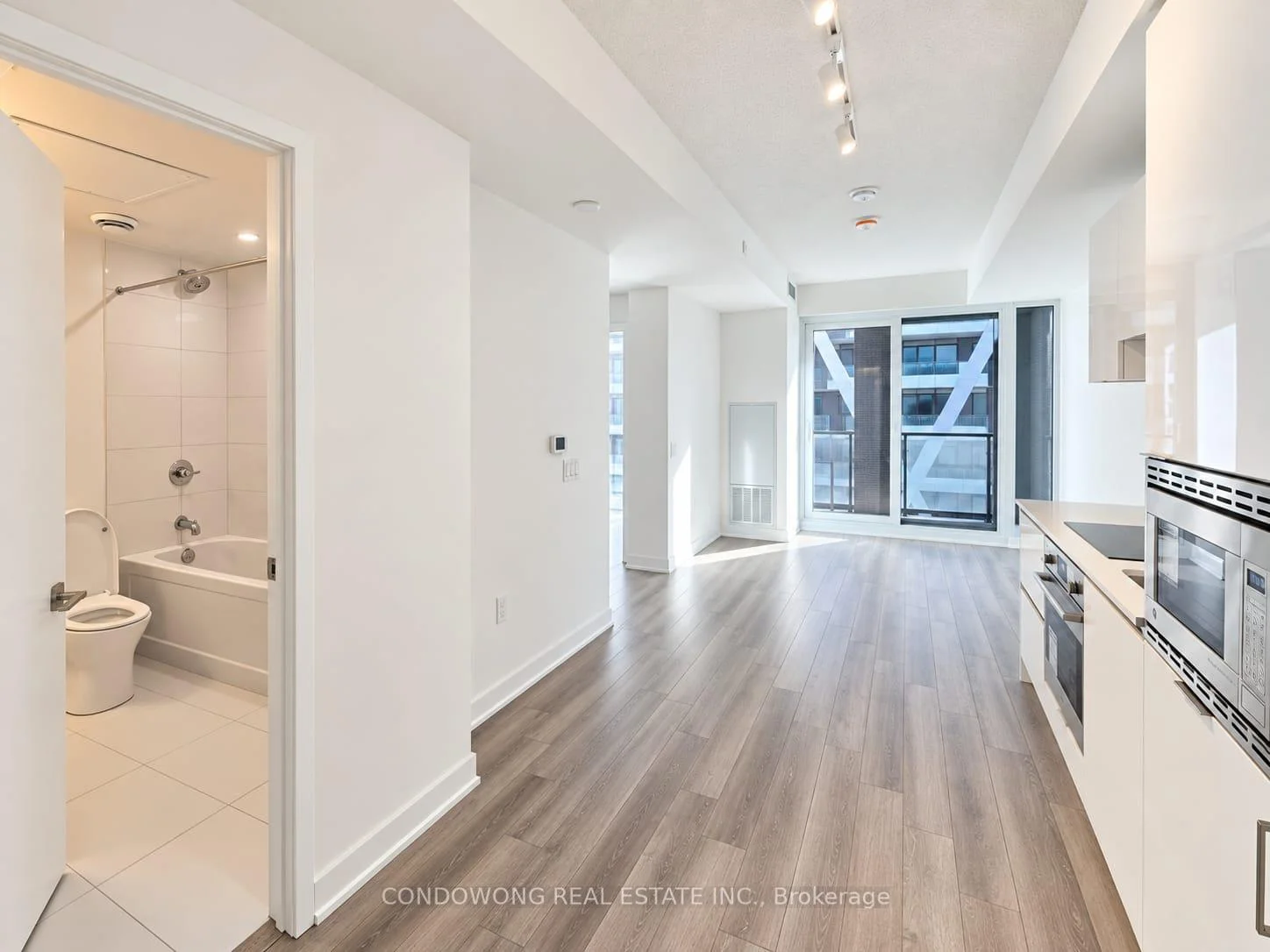 Photo 2 of Unit 3307, 238 Simcoe Street, Toronto, University — HOMEH