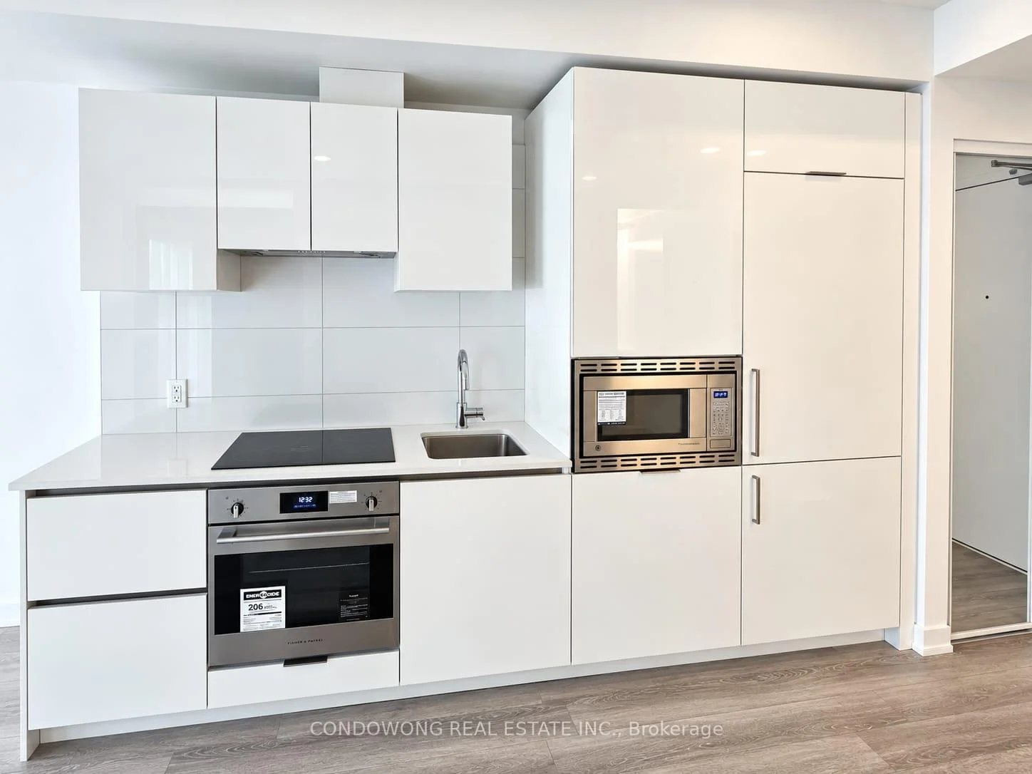 Photo 4 of Unit 3307, 238 Simcoe Street, Toronto, University — HOMEH