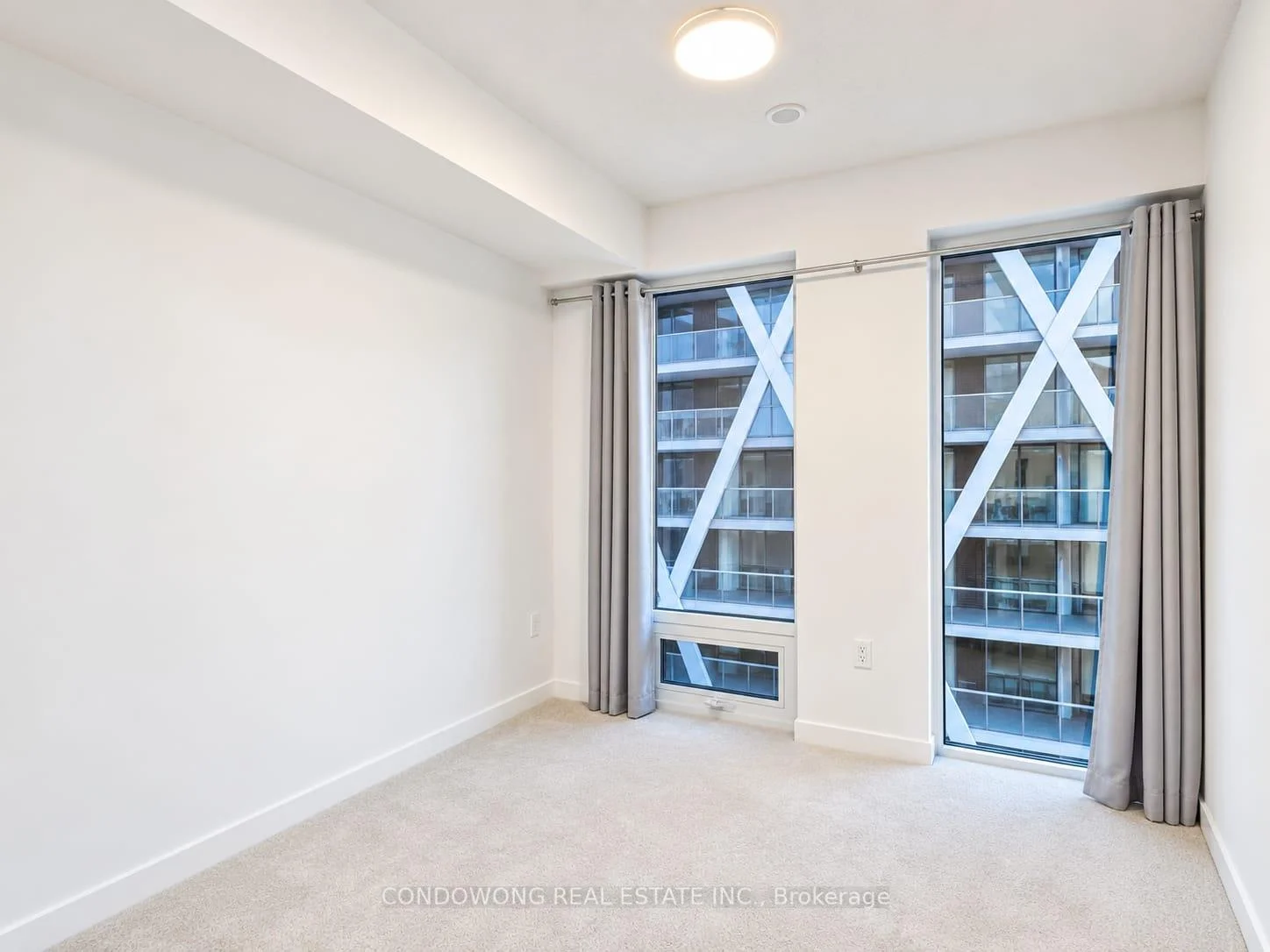 Photo 6 of Unit 3307, 238 Simcoe Street, Toronto, University — HOMEH