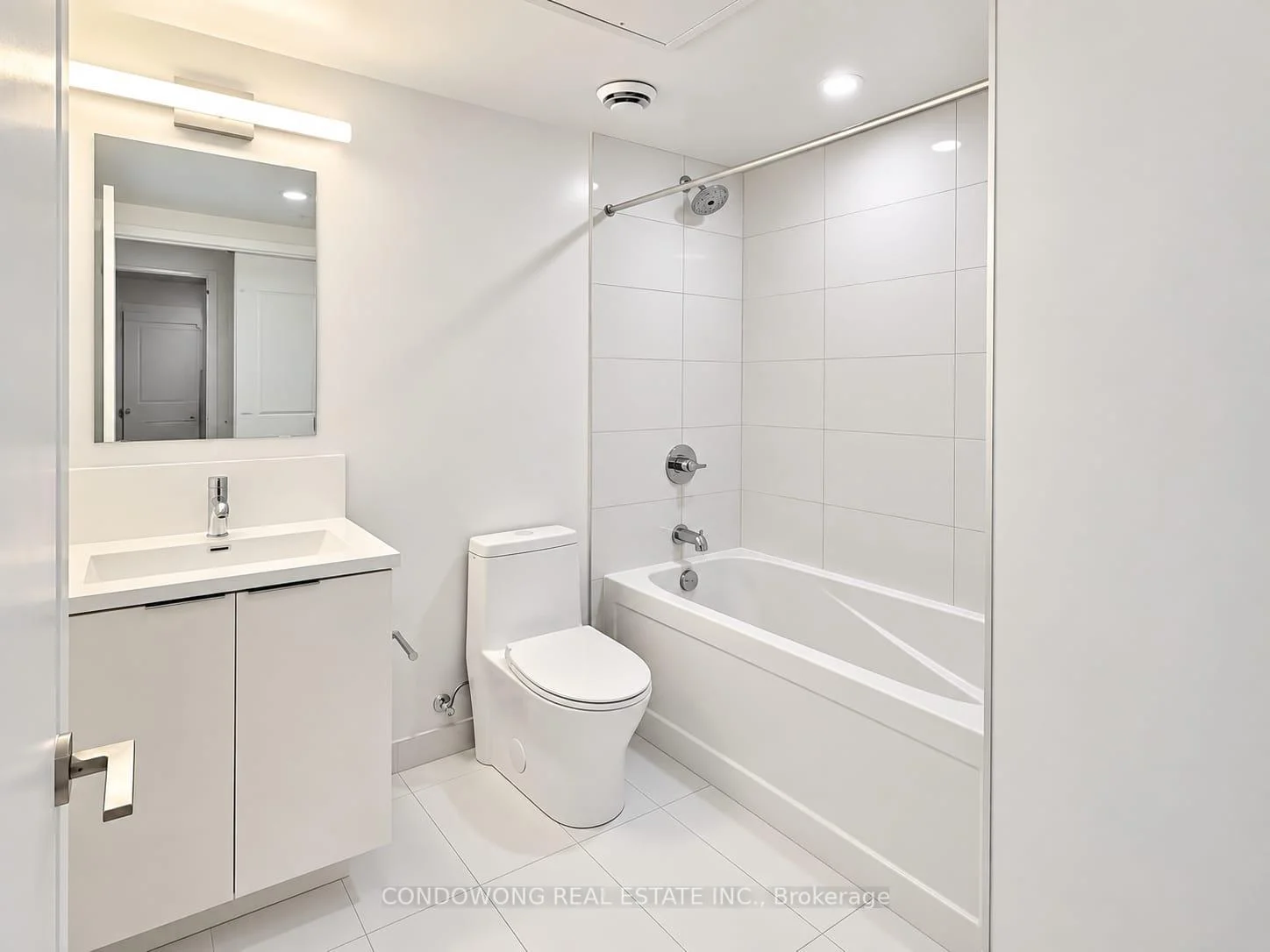 Photo 9 of Unit 3307, 238 Simcoe Street, Toronto, University — HOMEH