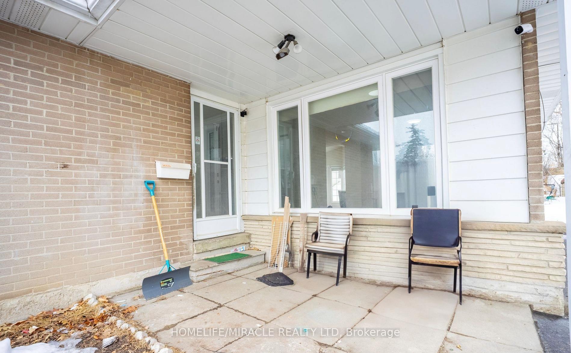 Photo 3 of 60 Centre Street, Brampton, Brampton East — HOMEH