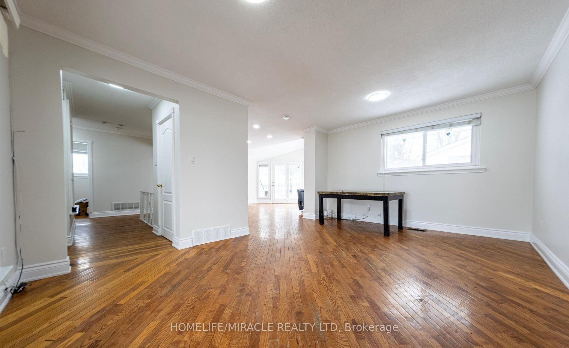 Photo 5 of 60 Centre Street, Brampton, Brampton East — HOMEH